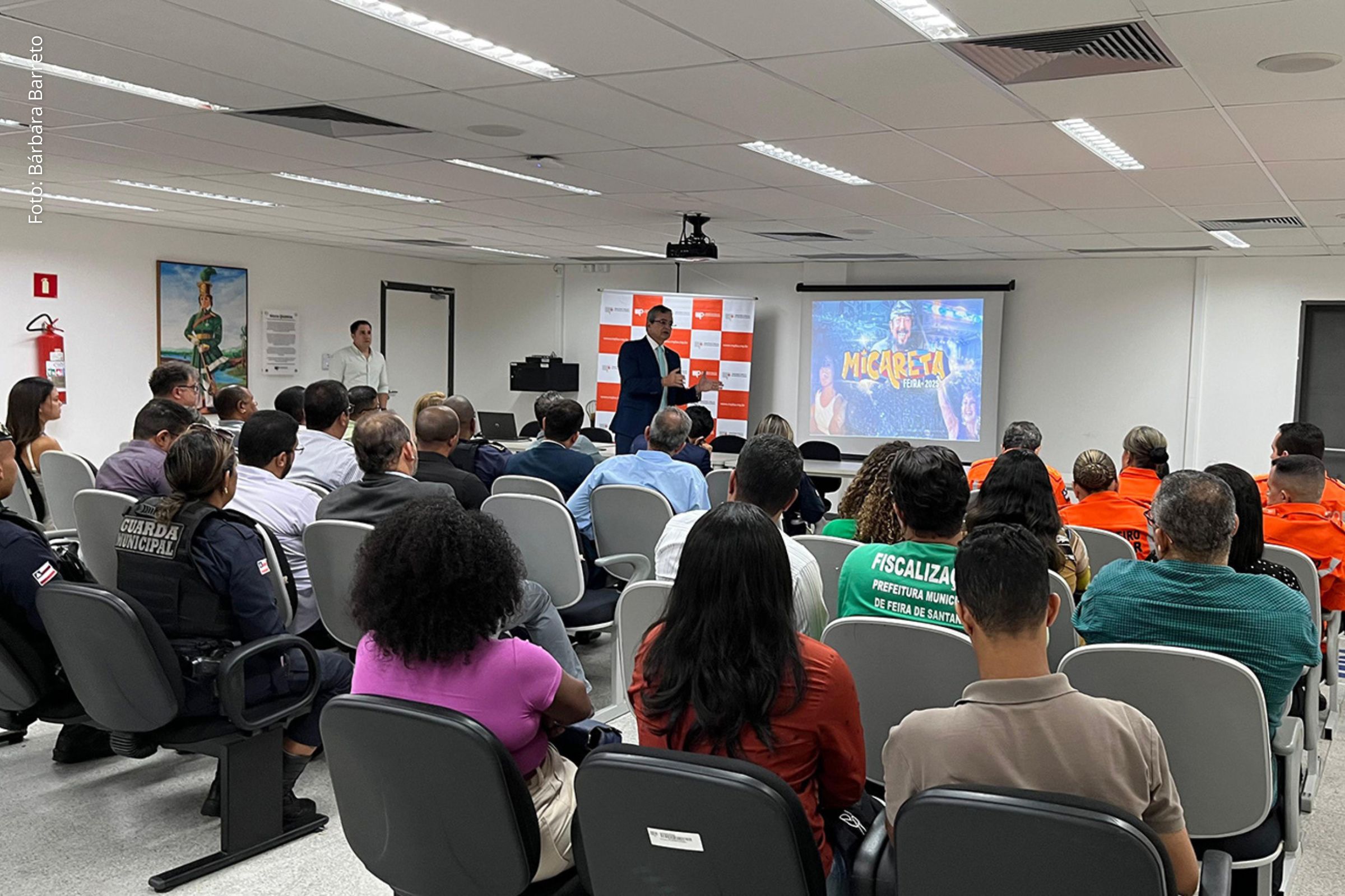 Reunião com órgãos públicos reforça importância da cooperação para garantir segurança e organização.