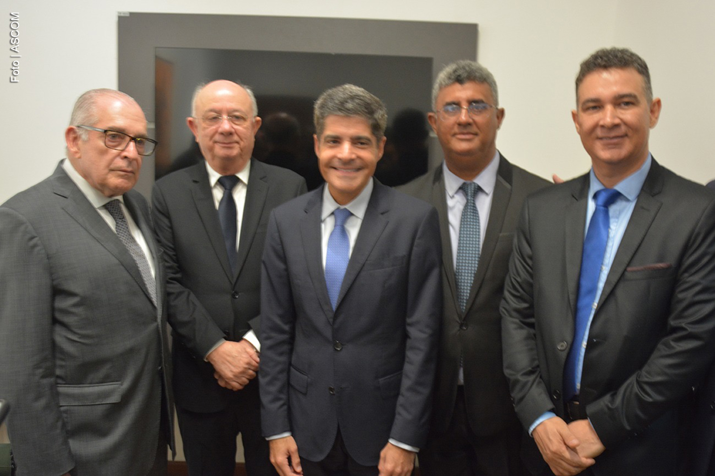 Sessão solene reuniu lideranças políticas para homenagear Antônio Carlos Magalhães, ACM Júnior e ACM Neto.