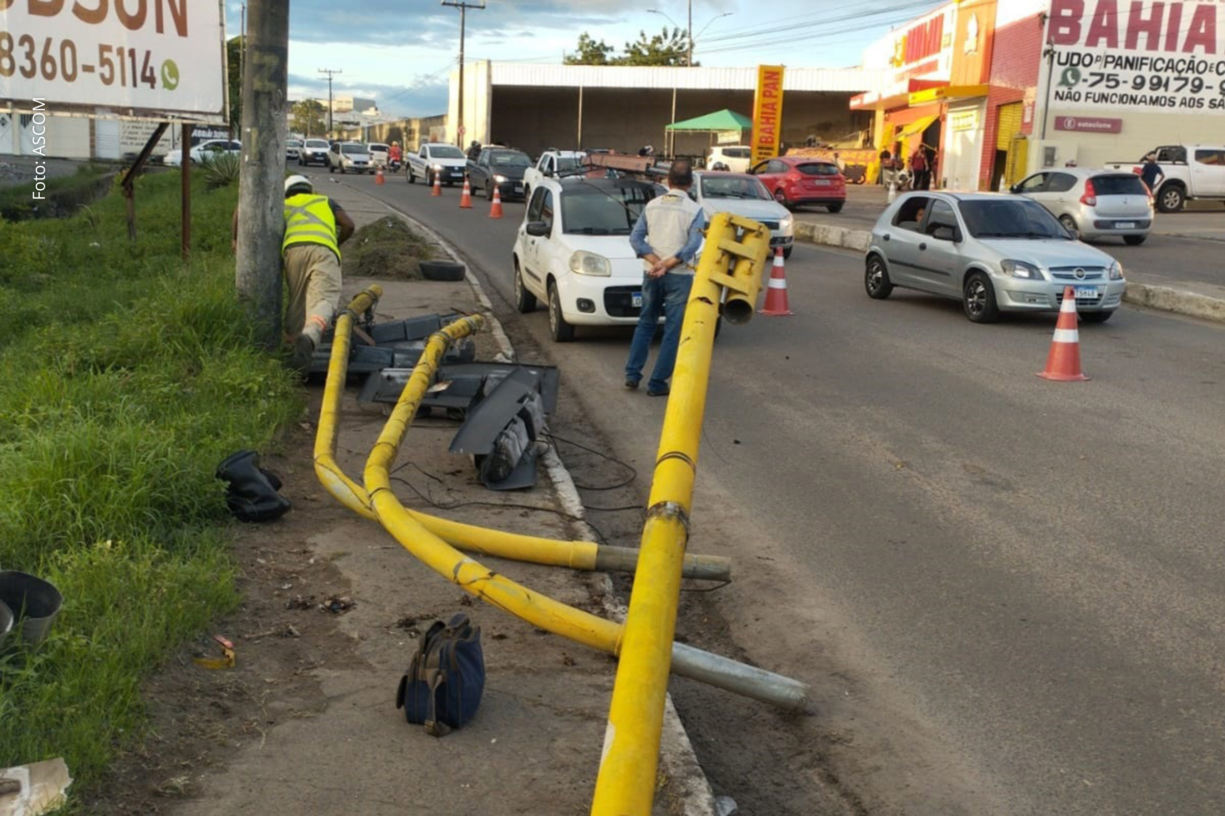 SMT instala equipamento provisório para manter fluxo viário após o incidente.