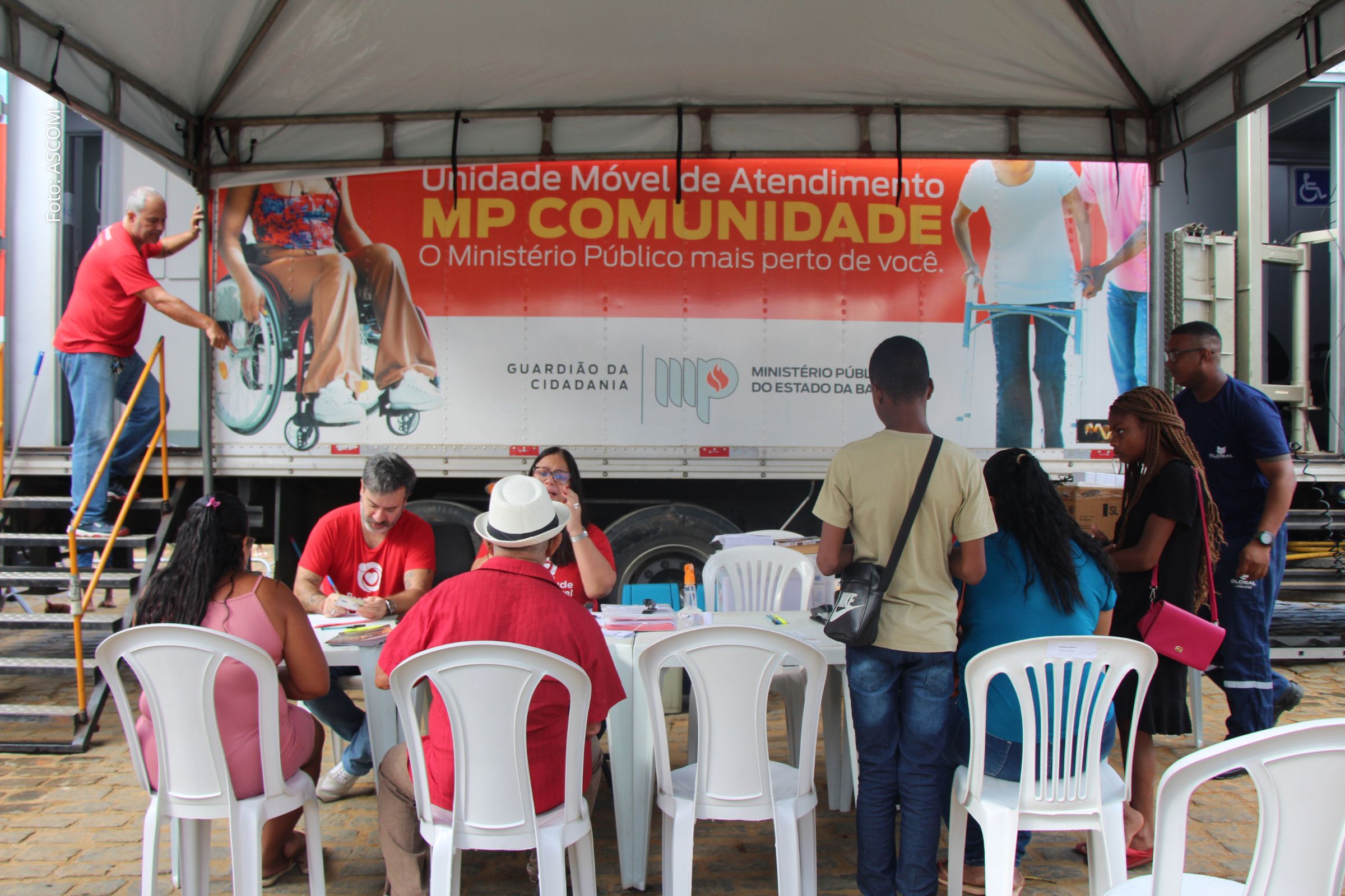 Ação itinerante oferece documentação, saúde, reconhecimento de paternidade e orientações jurídicas.