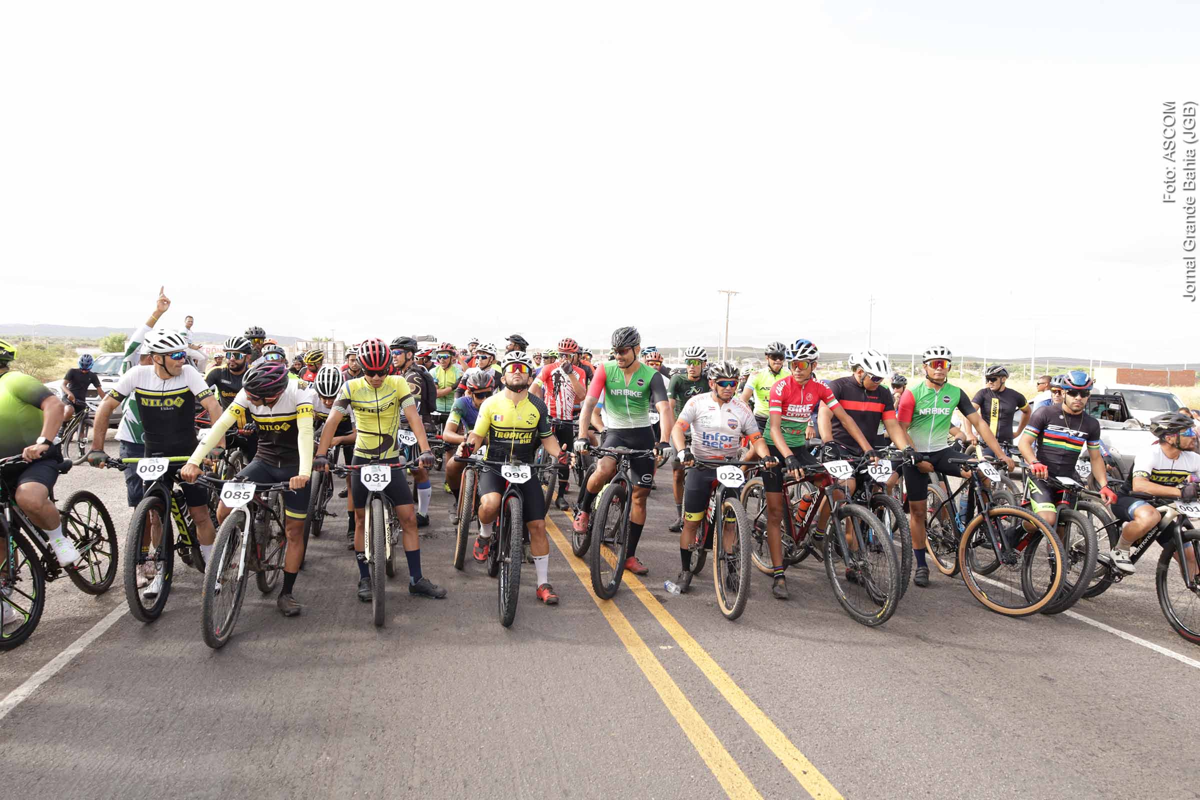 A Maratona Ciclística de Casa Nova, realizada na quinta-feira (01/05/2025), consolidou-se como um evento de integração regional, com mais de R$ 30 mil em prêmios, ampla participação popular e estrutura elogiada pelos atletas. A iniciativa reafirmou o compromisso da gestão municipal com o esporte, a saúde e a tradição, impulsionando também o comércio e o turismo local.
