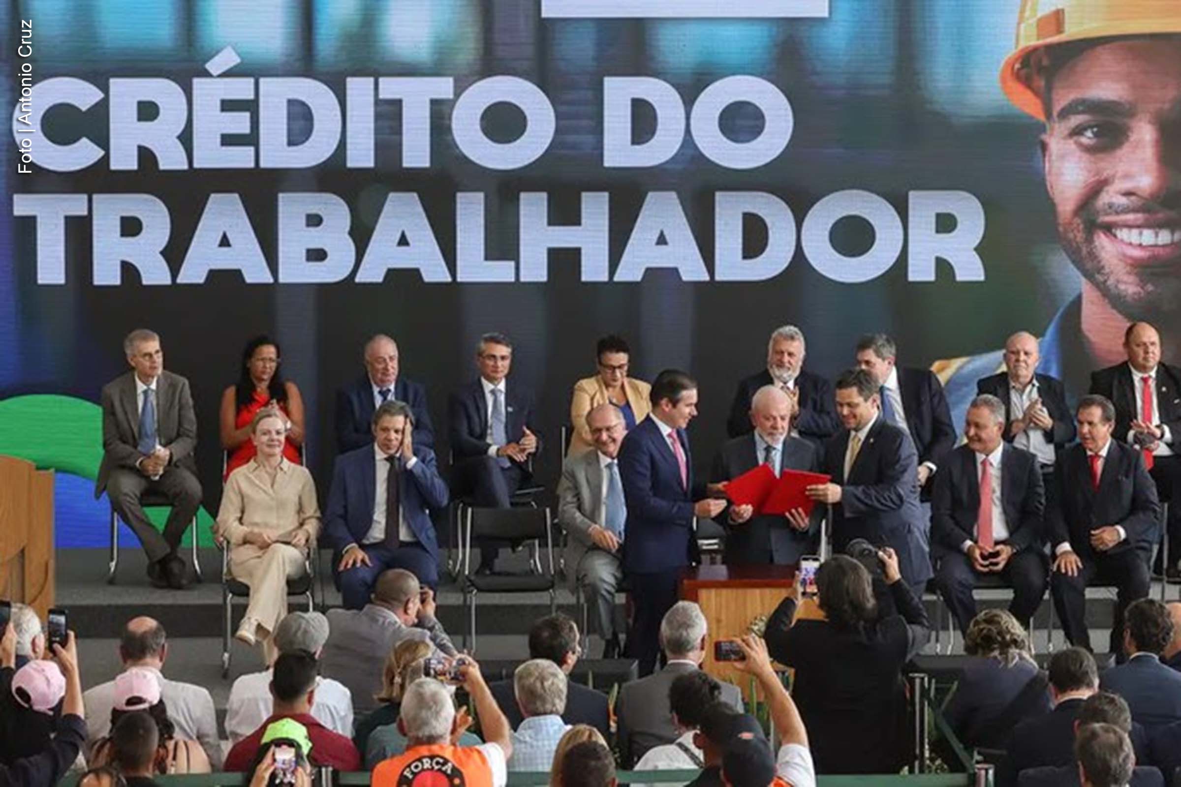 Programa beneficia 1,8 milhão de trabalhadores celetistas e amplia acesso a crédito com juros reduzidos.