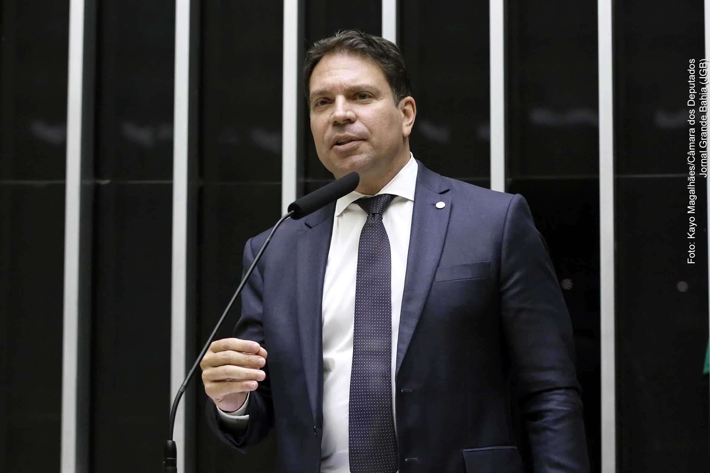 A Câmara dos Deputados ingressou com uma ADPF no STF para questionar decisão da 1ª Turma que manteve parte da ação penal contra Alexandre Ramagem. A Mesa Diretora alega violação da competência legislativa e busca levar o caso ao plenário da Corte. A medida ocorre em meio a declarações de Paulo Gonet sobre o respeito às decisões parlamentares e à discussão sobre a PEC das decisões monocráticas.