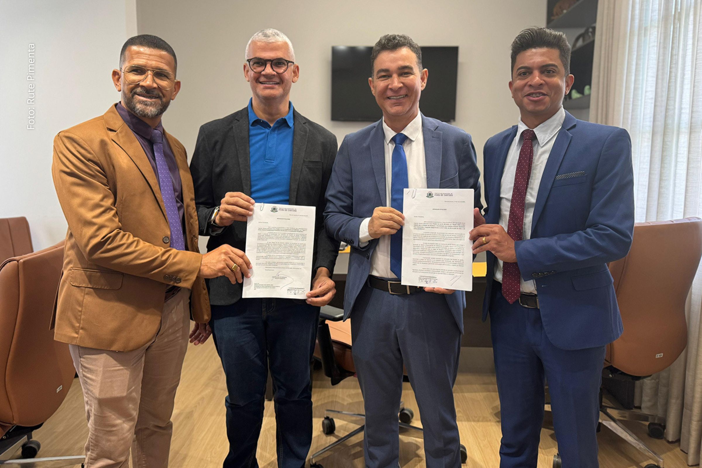 Novas regras redefinem critérios de gratificações e processos de escolha de diretores escolares na rede municipal.