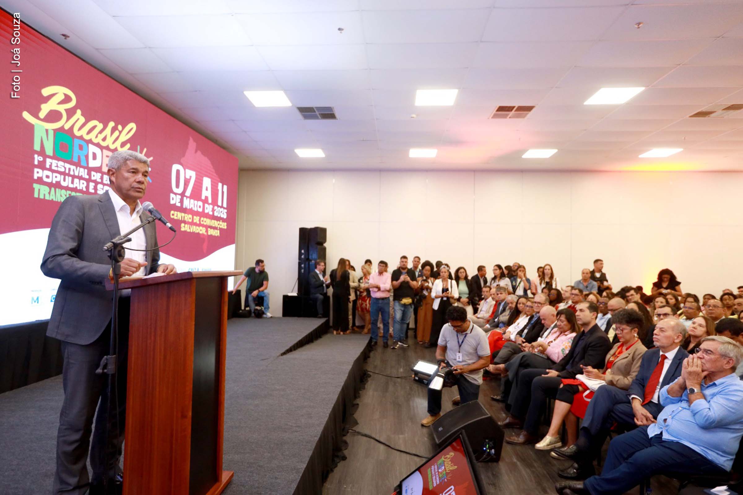 Evento reúne mais de 500 expositores e promove políticas públicas integradas aos estados do Nordeste.