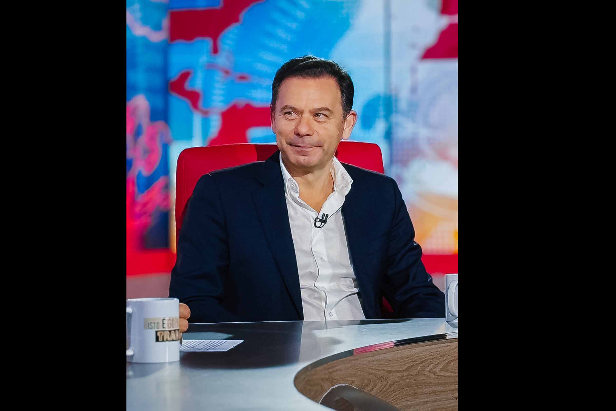 Eleições legislativas em Portugal: centro-direita lidera votação, enquanto extrema-direita avança