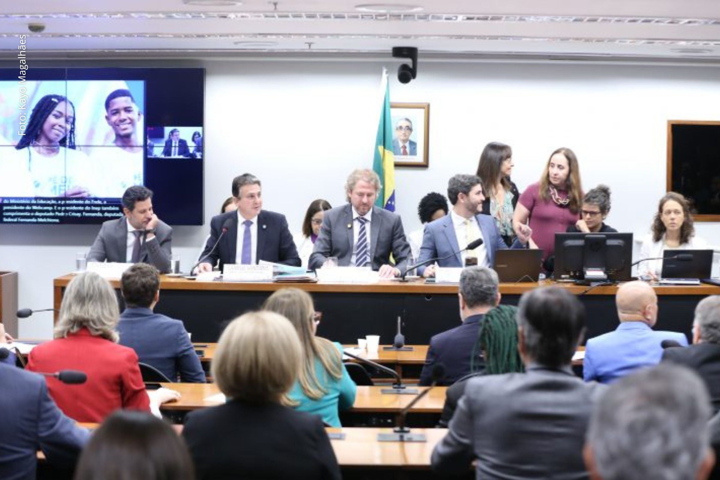 Ministro da Educação defende restrição do EaD na área da saúde e apresenta dados sobre alfabetização