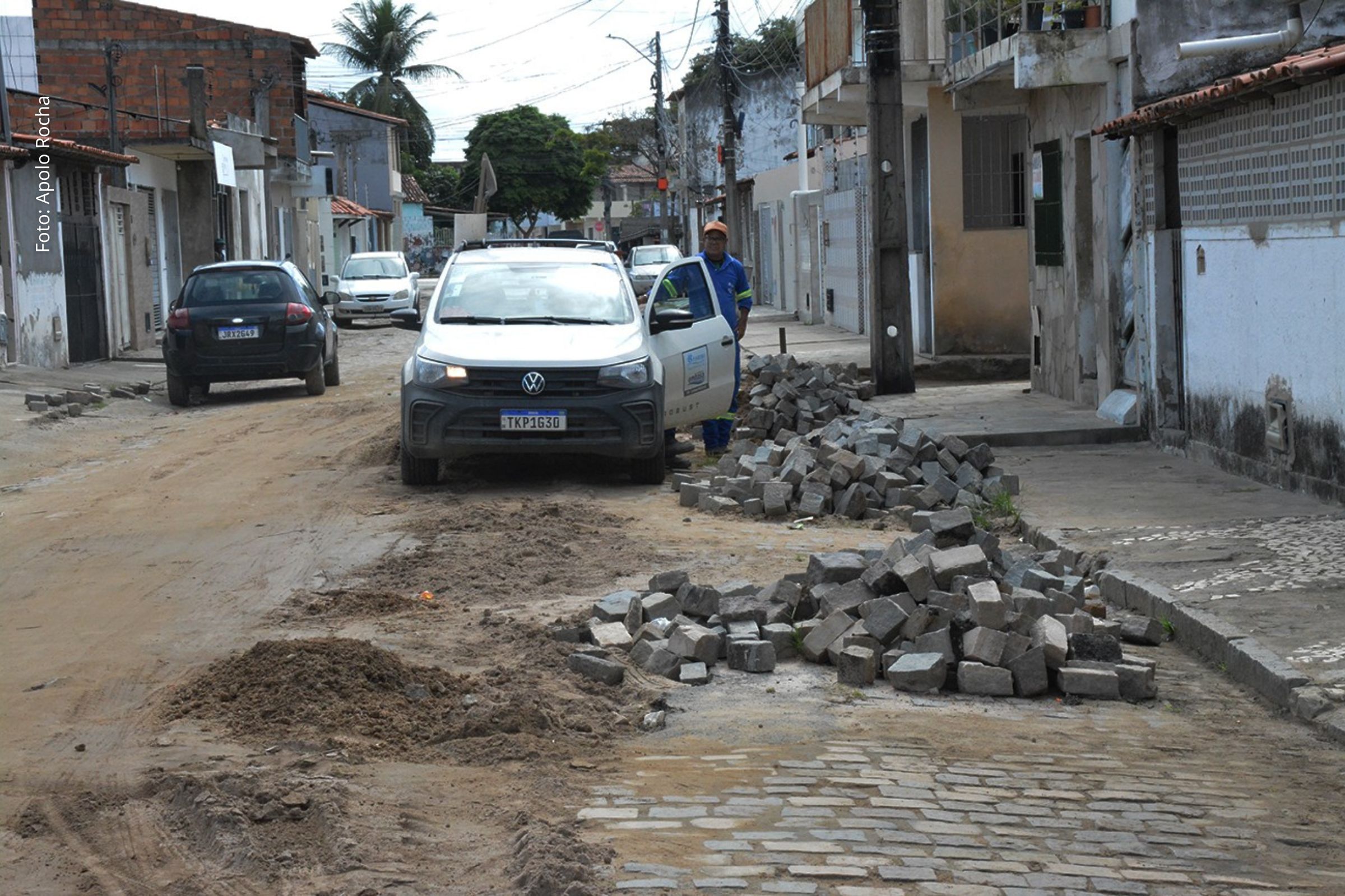 Serviço executado apresenta irregularidades e atraso, segundo fiscalização municipal.