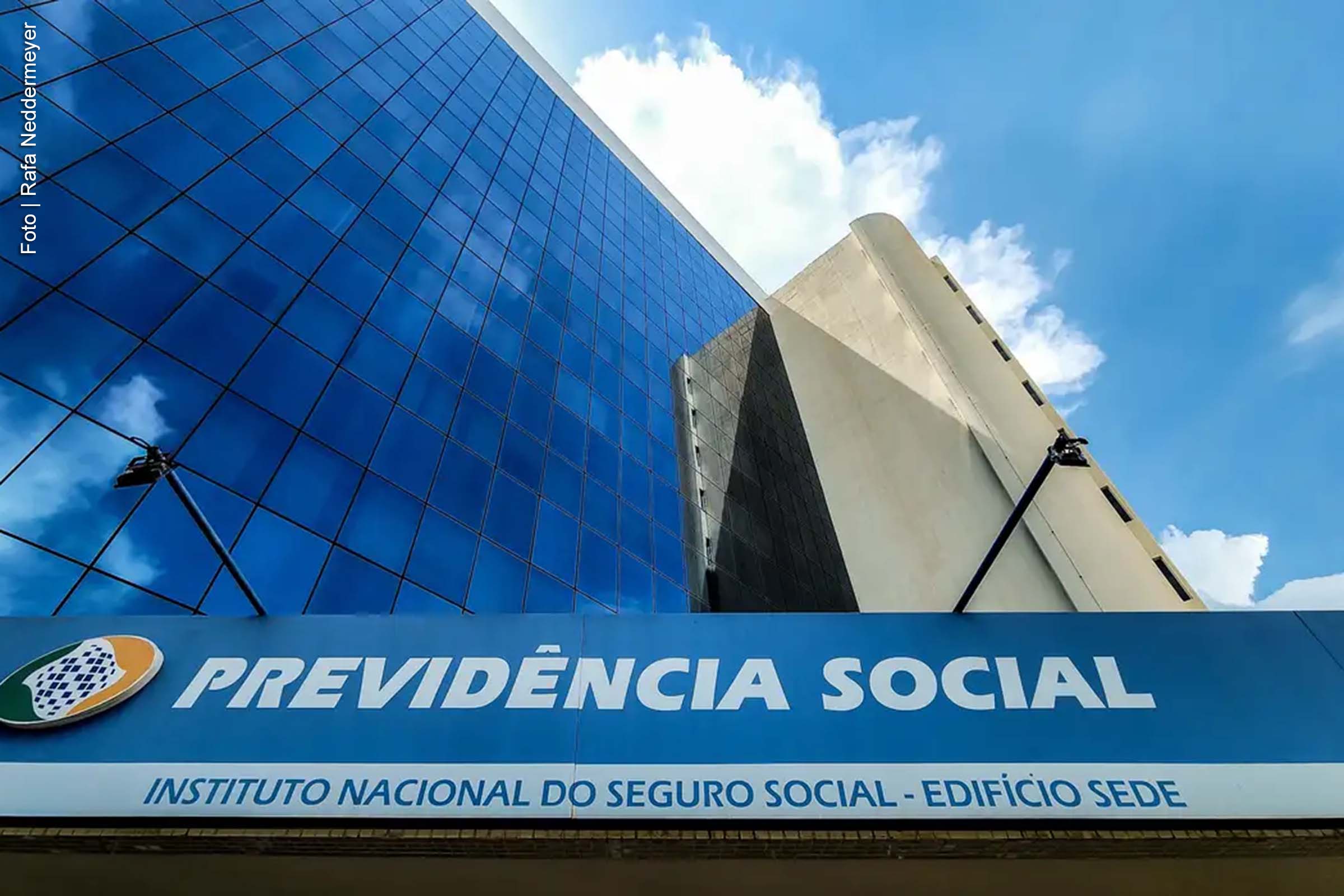 Presidente lidera encontro para discutir ações relacionadas aos descontos indevidos aplicados a aposentados e pensionistas do INSS.