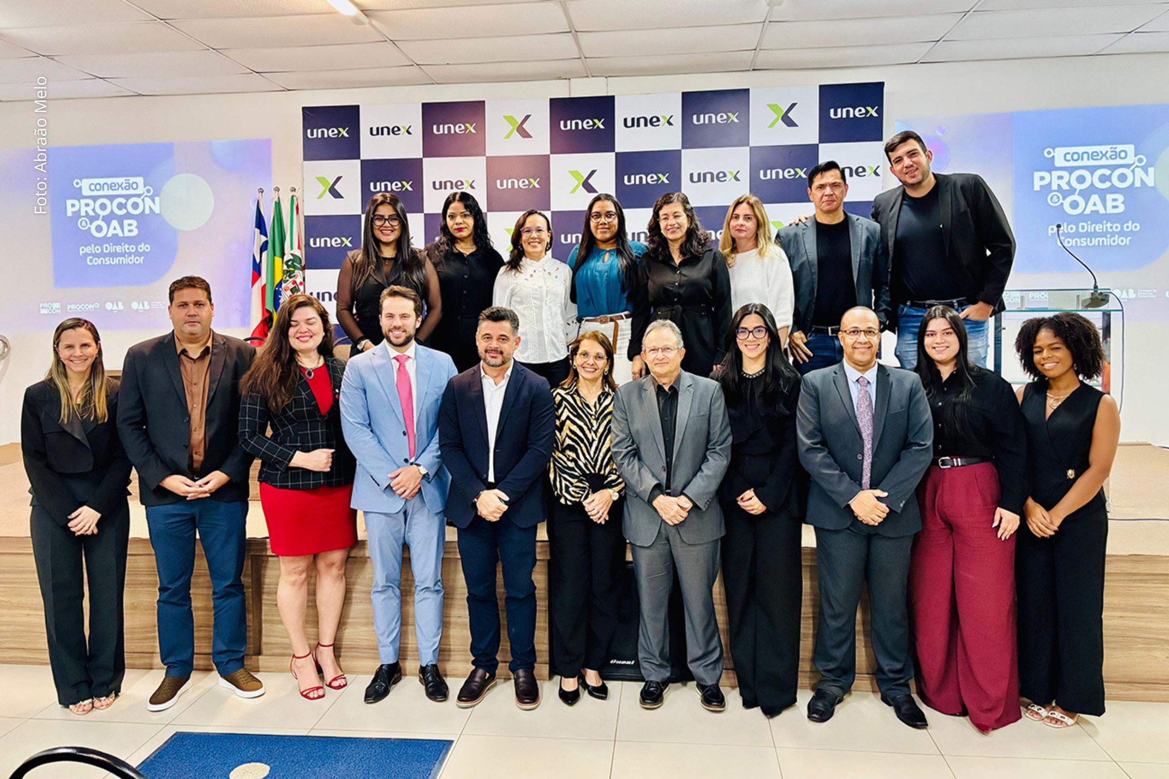 Seminário aborda práticas abusivas, superendividamento e papel do Procon na defesa do consumidor.