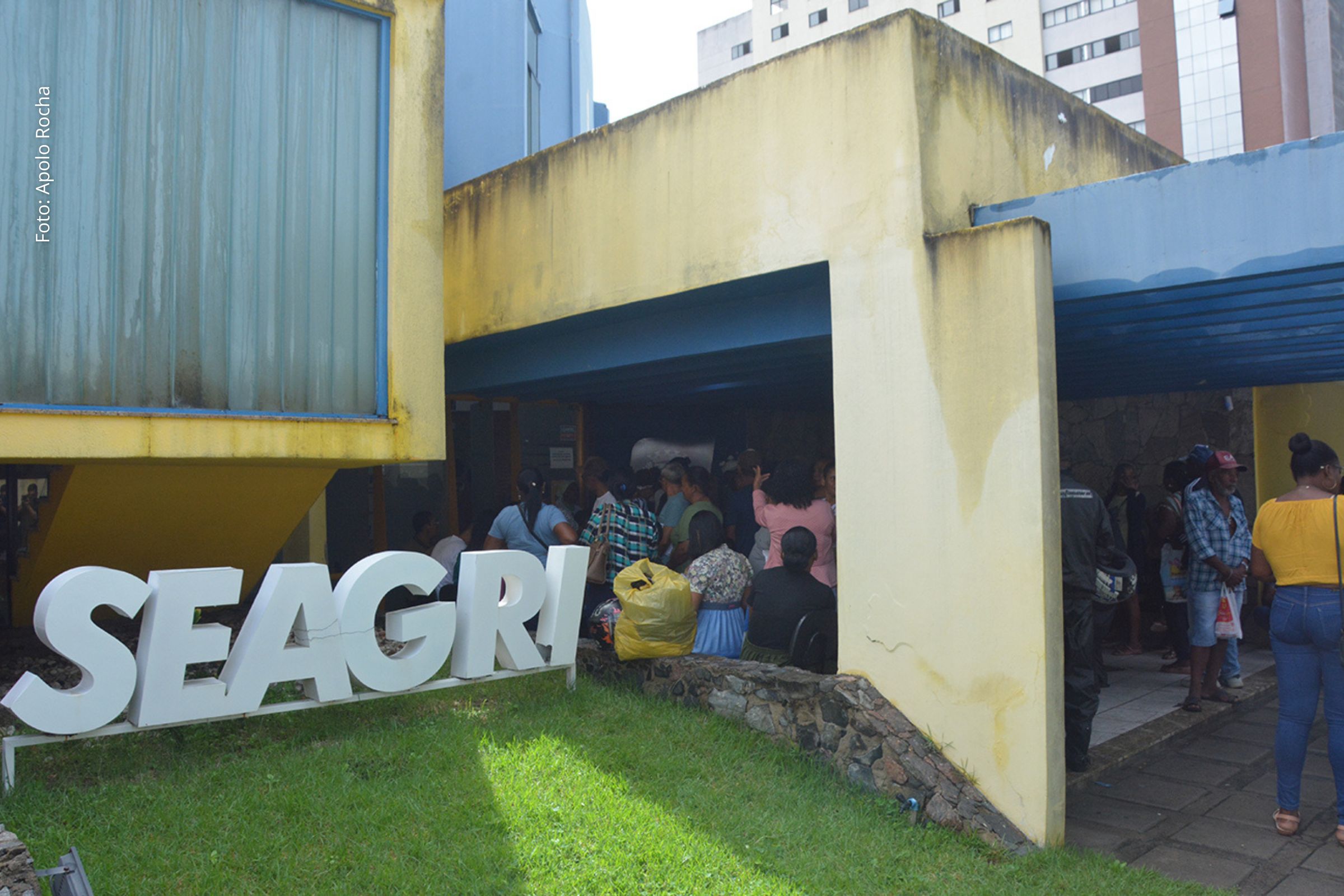 SEAGRI de Feira de Santana inicia entrega de boletos do Garantia-Safra para agricultores familiares