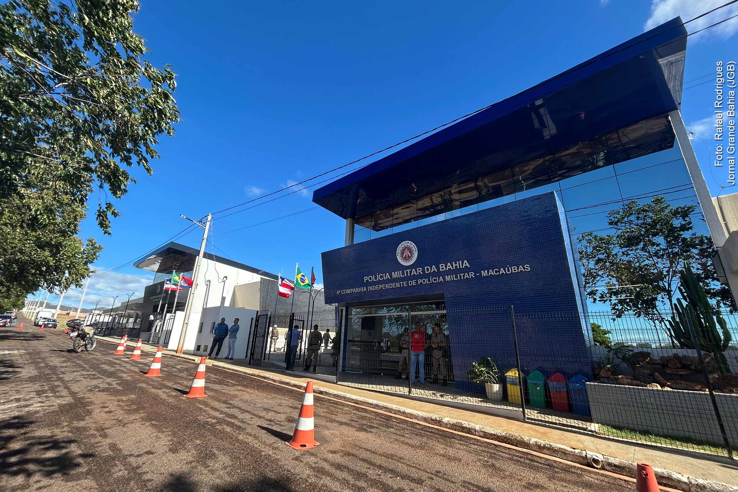 Investimento estadual de R$ 4,6 milhões garante novas sedes da Polícia Civil e da Polícia Militar em Macaúbas, fortalecendo a segurança pública no interior baiano.
