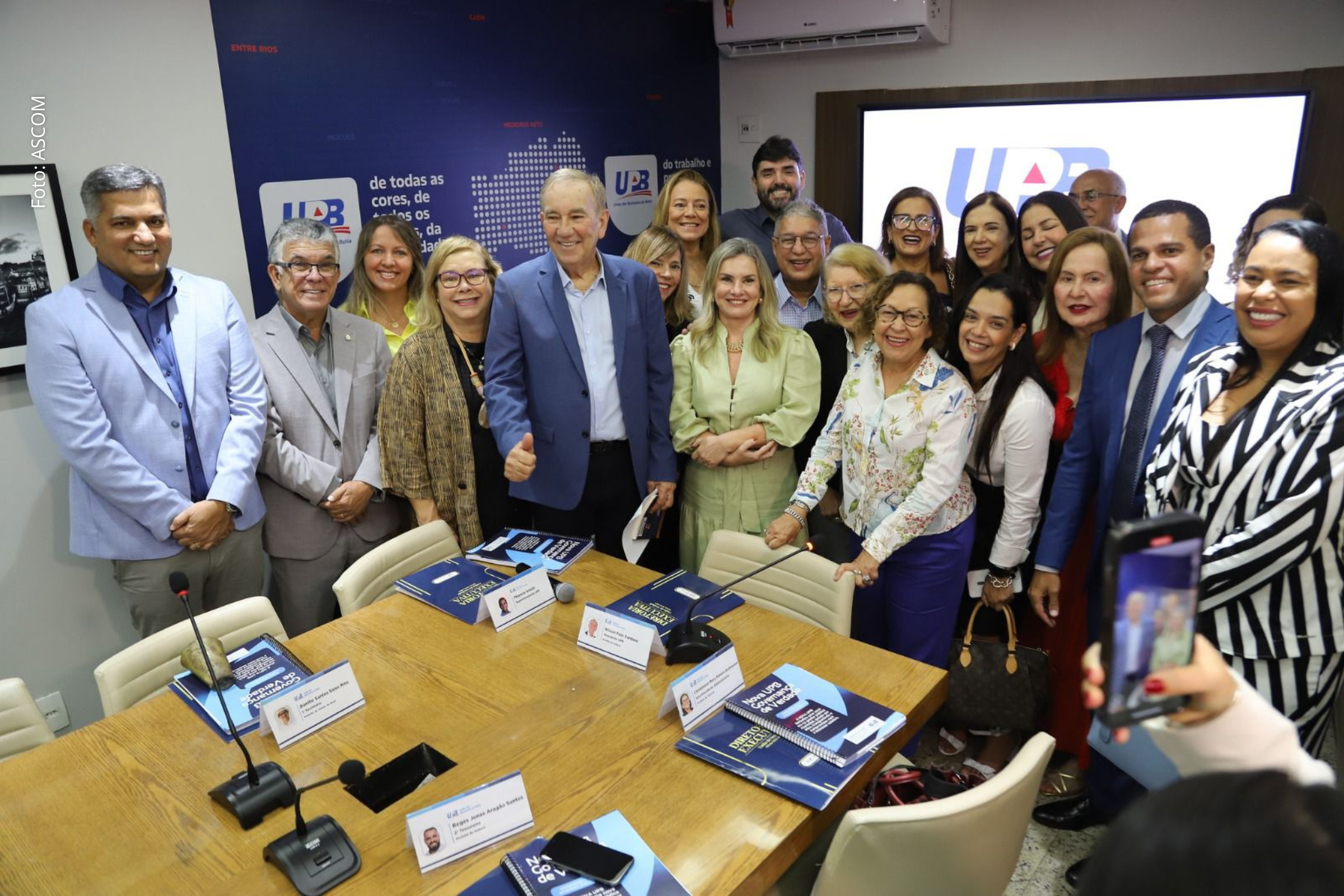 Solenidade marcou ações da nova diretoria, incluindo veículo, estrutura física e homenagens institucionais.