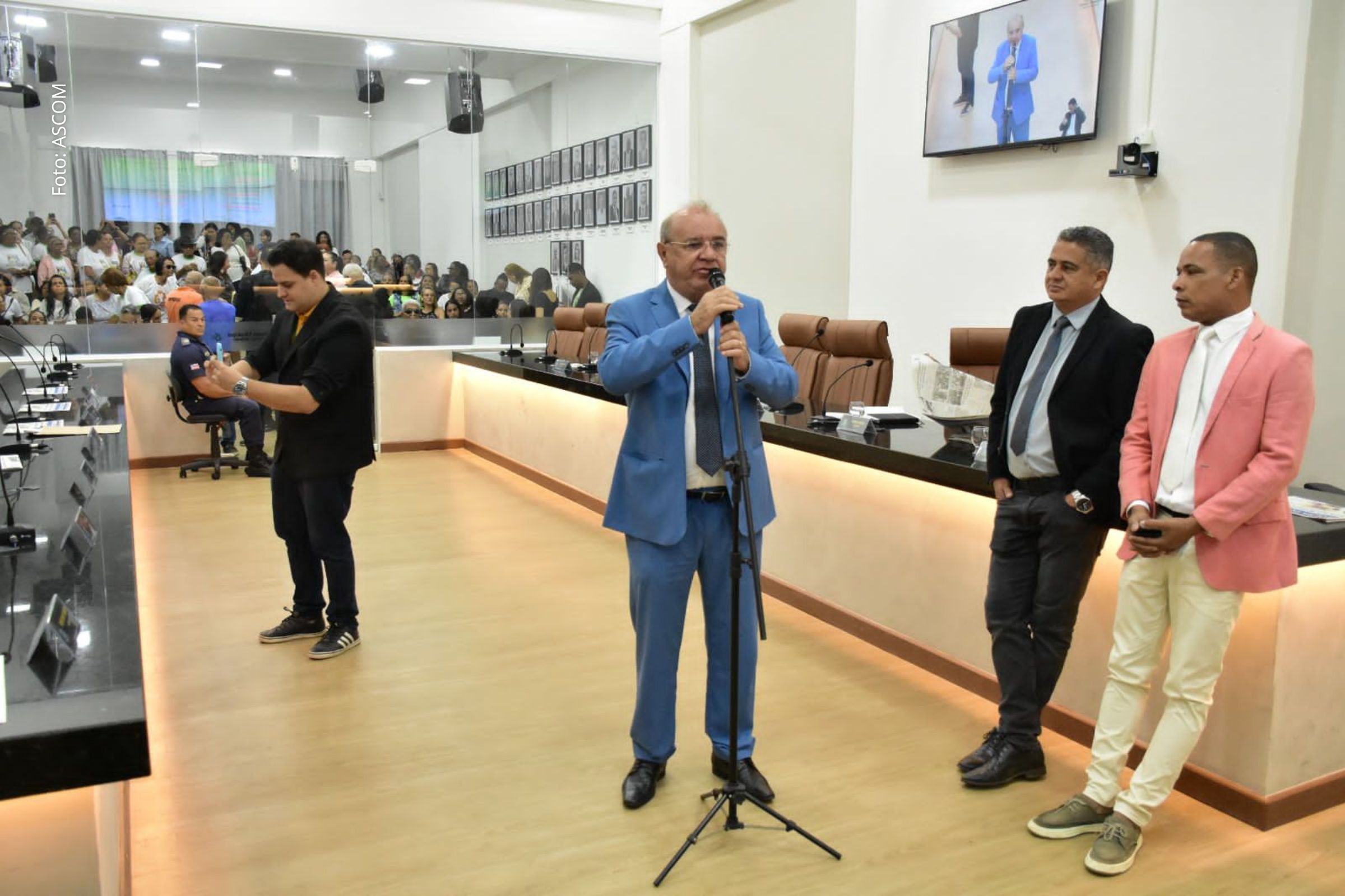 Ato público na Câmara Municipal reforça pedido contra exoneração da delegada Clécia Vasconcelos da Delegacia de Atendimento à Mulher.