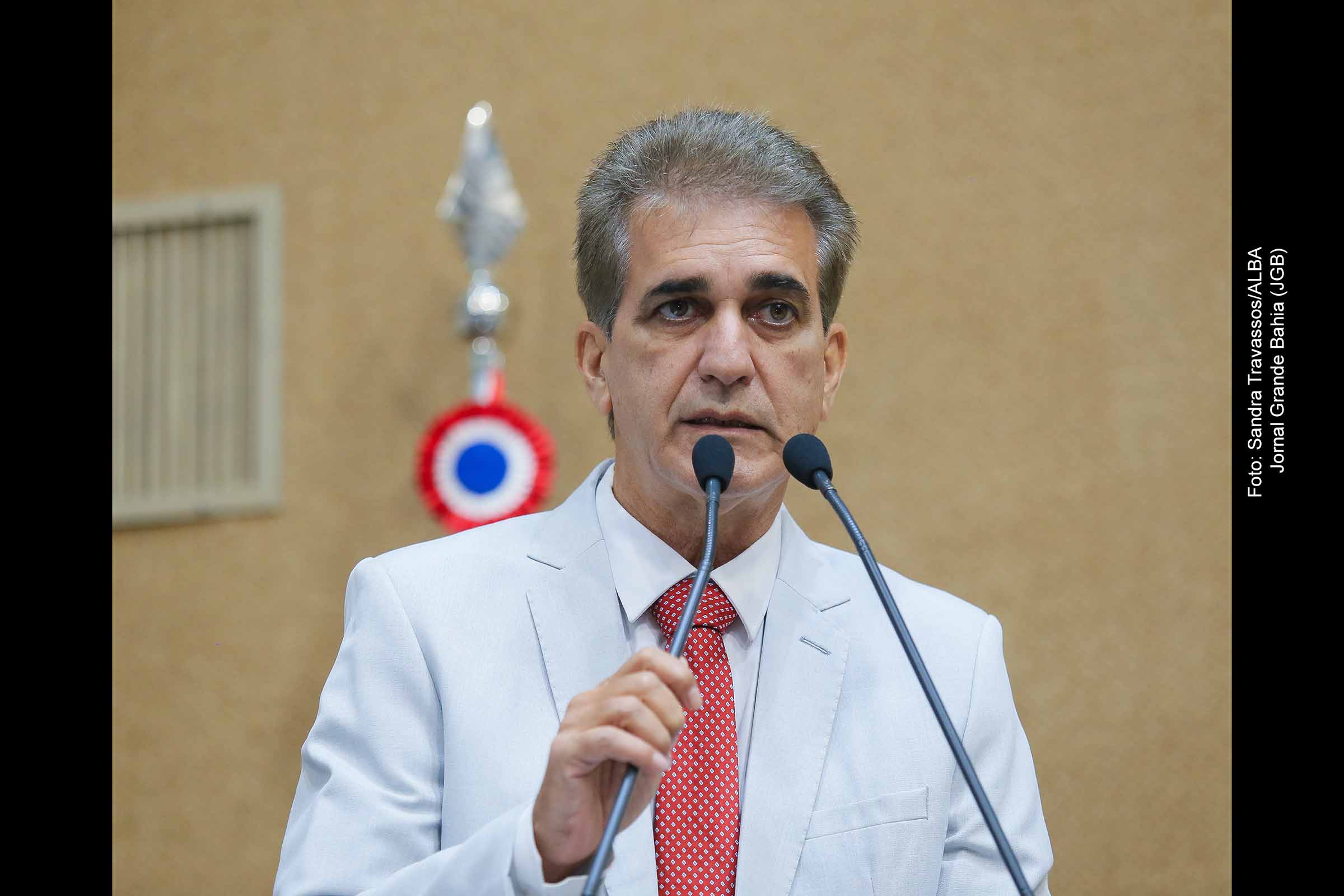 Ação judicial é movida com base em declarações consideradas racistas e caluniosas.