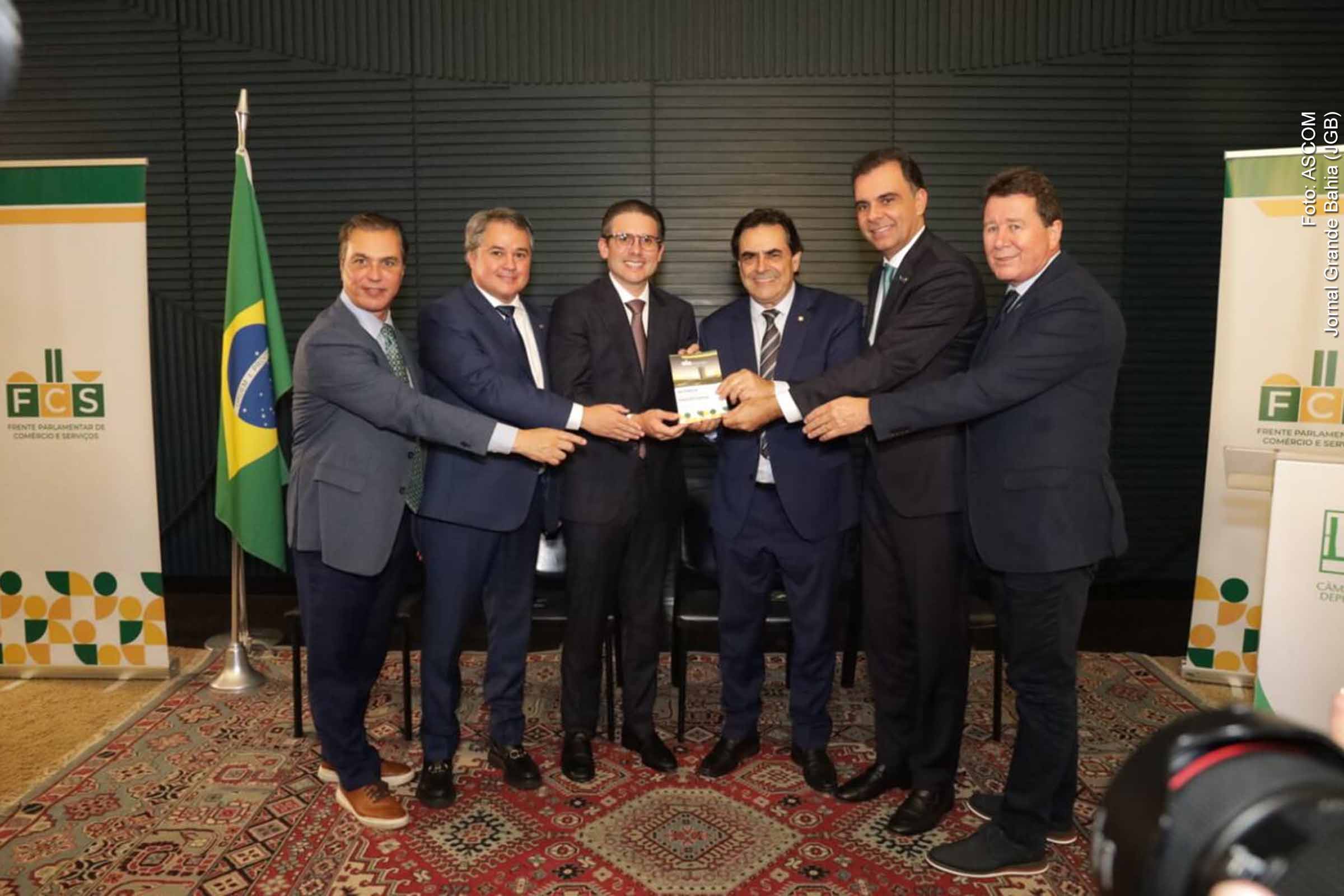Na quarta-feira (25/06/2025), a Frente Parlamentar do Comércio e Serviços lançou sua agenda legislativa e obteve a primeira vitória com a derrubada do decreto que aumentava o IOF. A pauta inclui mais de 40 propostas voltadas à modernização econômica e à simplificação tributária. Entidades empresariais, deputados e senadores destacaram a importância da agenda para fortalecer o empreendedorismo e garantir um ambiente mais favorável à geração de empregos e renda.