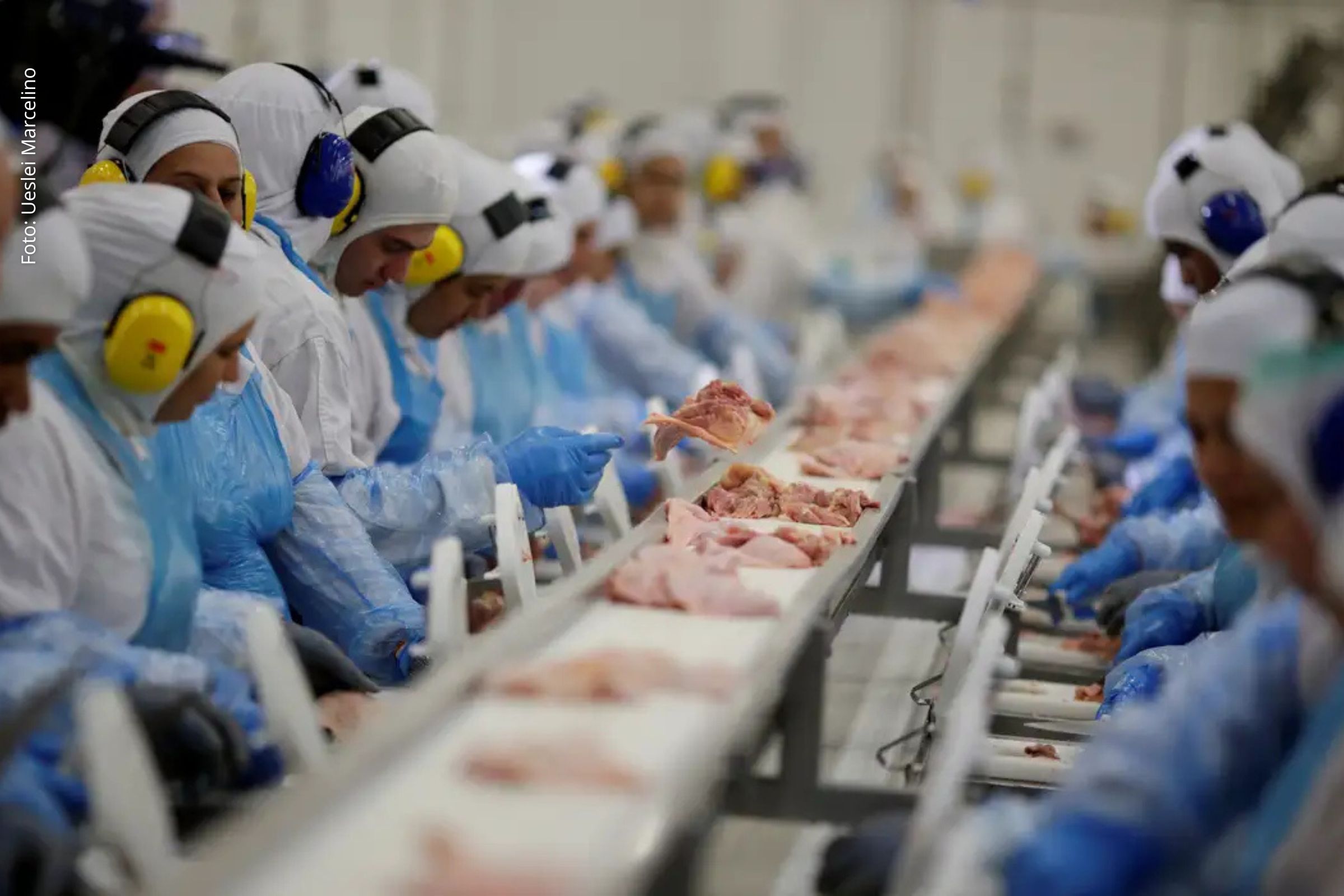 Setor alcança maior número de pessoas ocupadas desde 2015, com destaque para a indústria de alimentos.