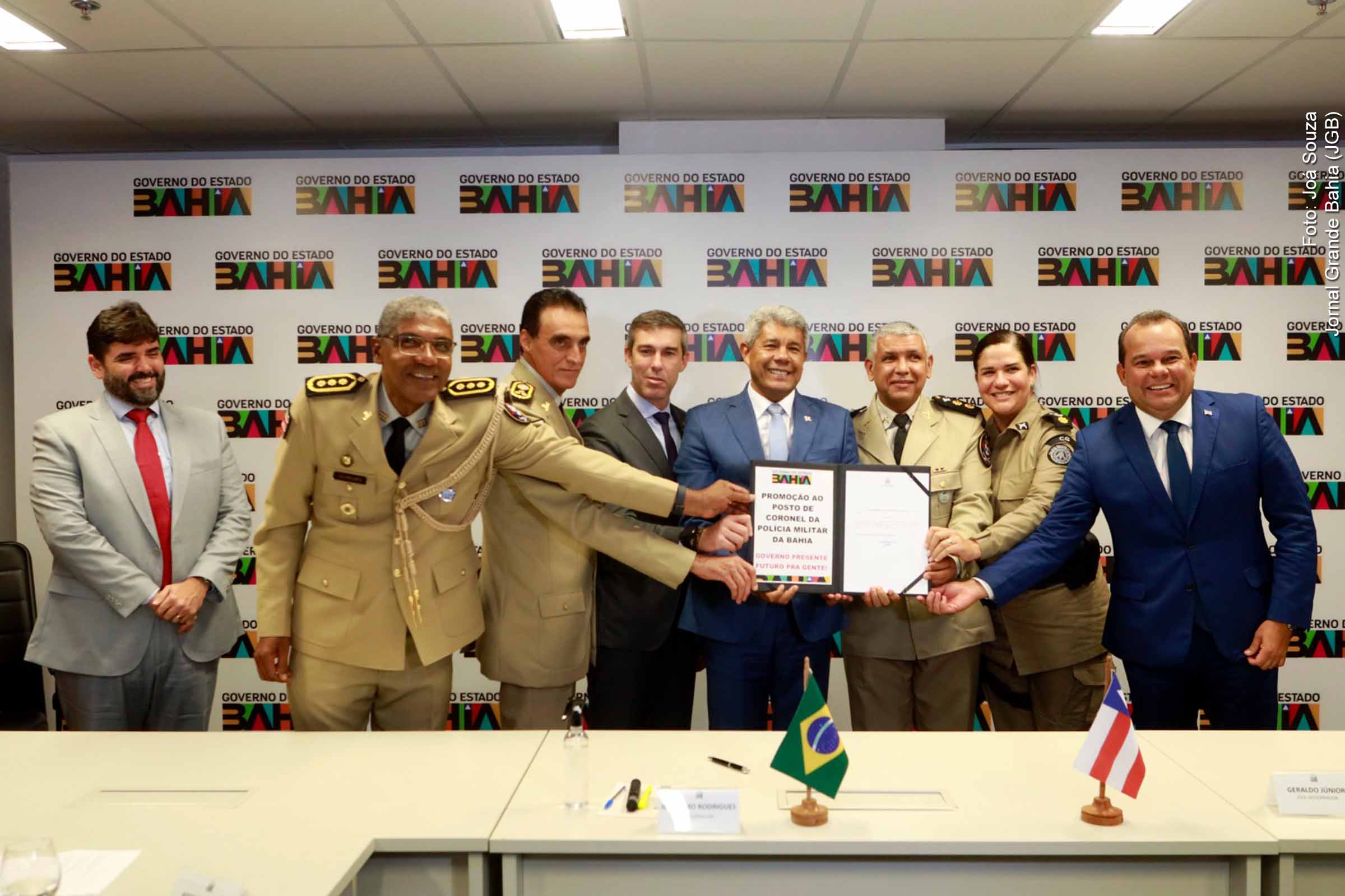 Governador Jerônimo promove mais de 240 oficiais da Polícia e Bombeiros à patente de coronel