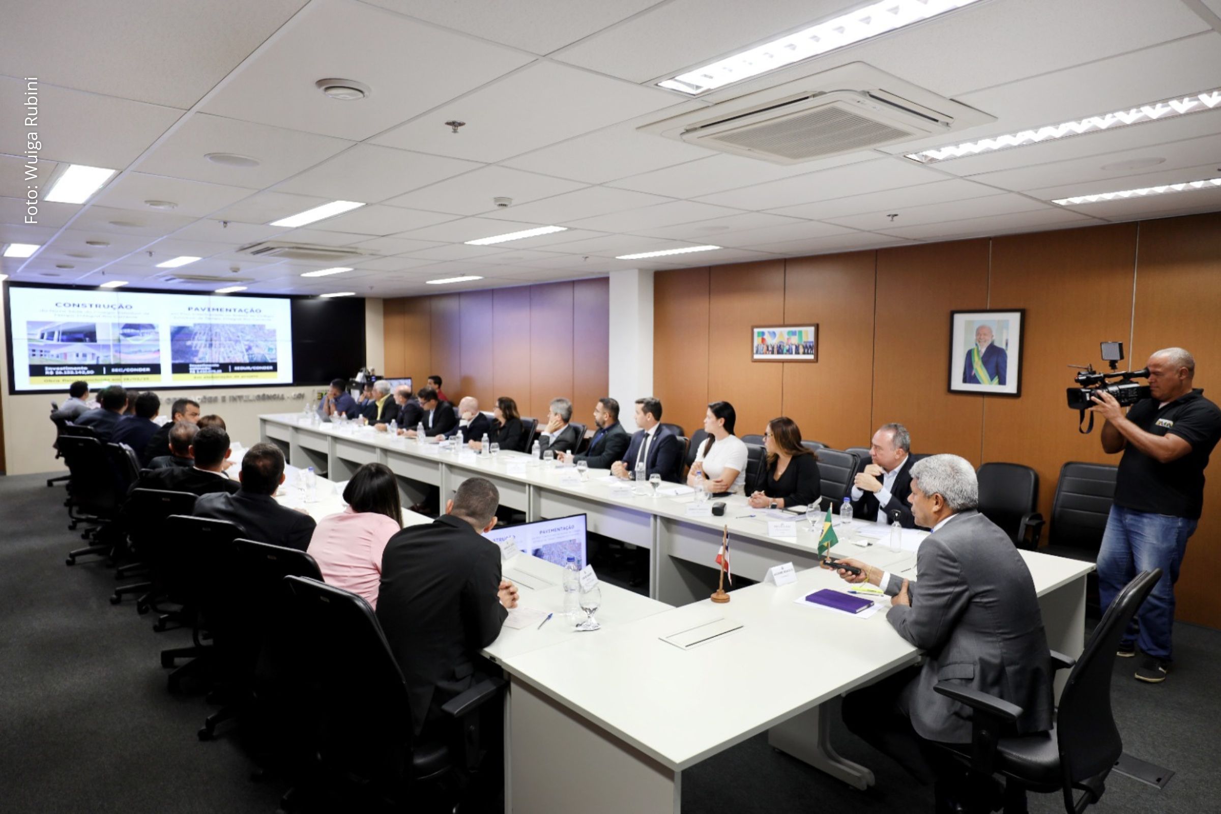 Município do Extremo Oeste baiano também recebe investimentos em educação, infraestrutura e segurança.