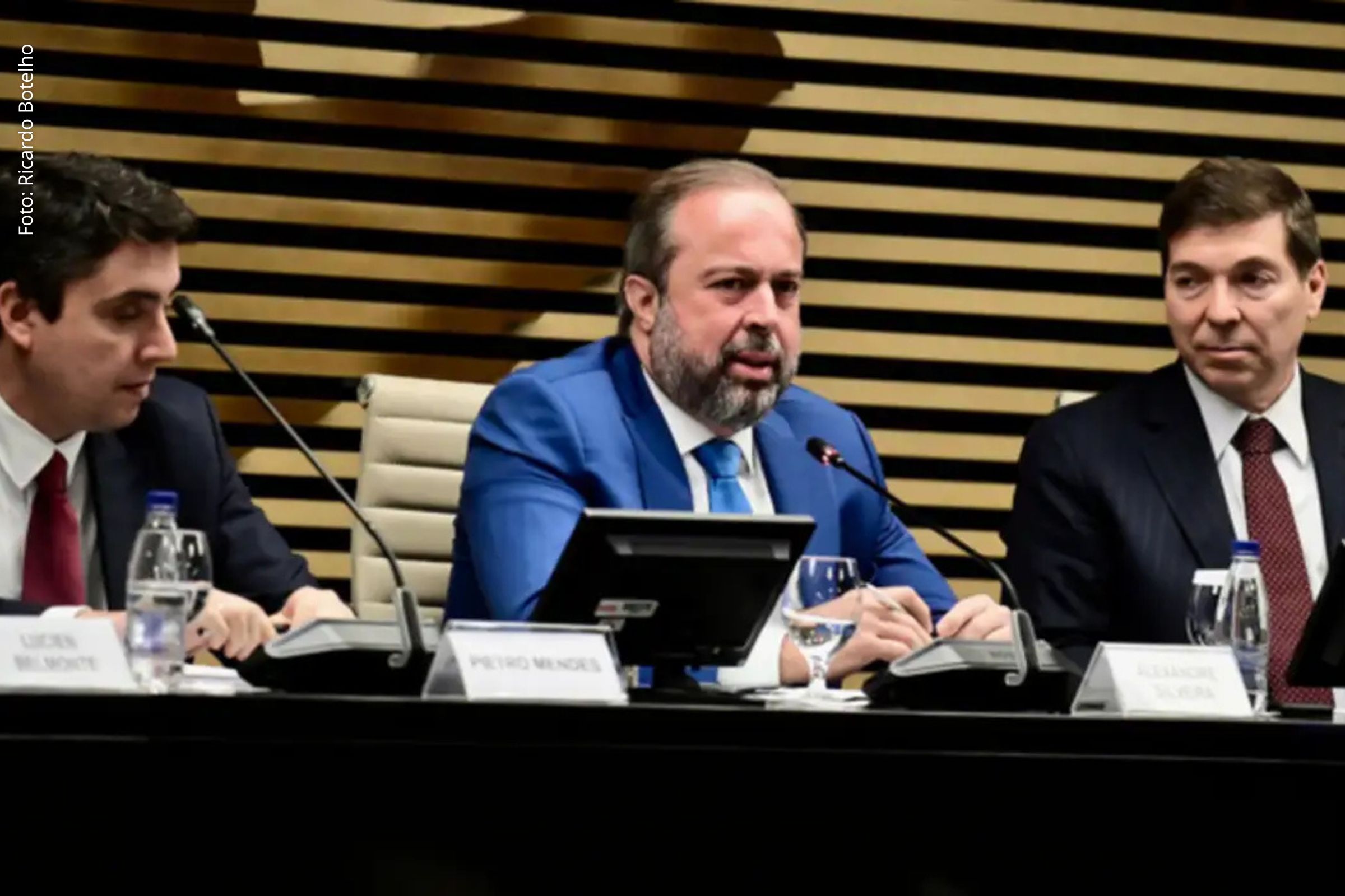 Ministro de Minas e Energia defende redução do preço do gás natural como estratégia para reindustrialização