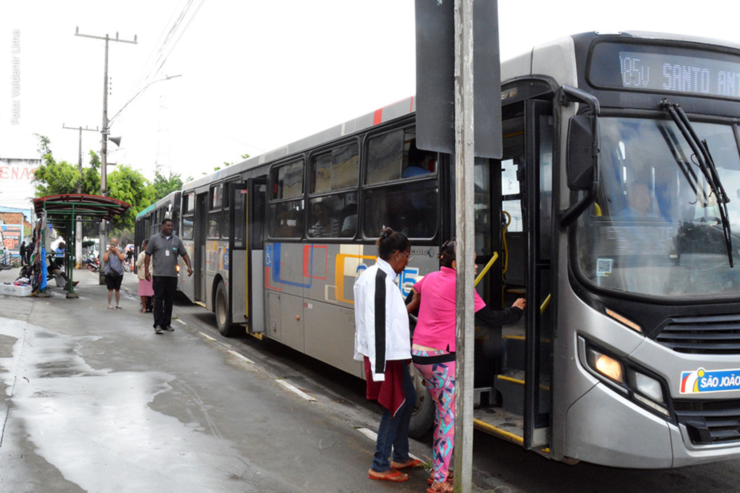 Linhas regulares e veículos extras atenderão distritos com eventos de São João e São Pedro.