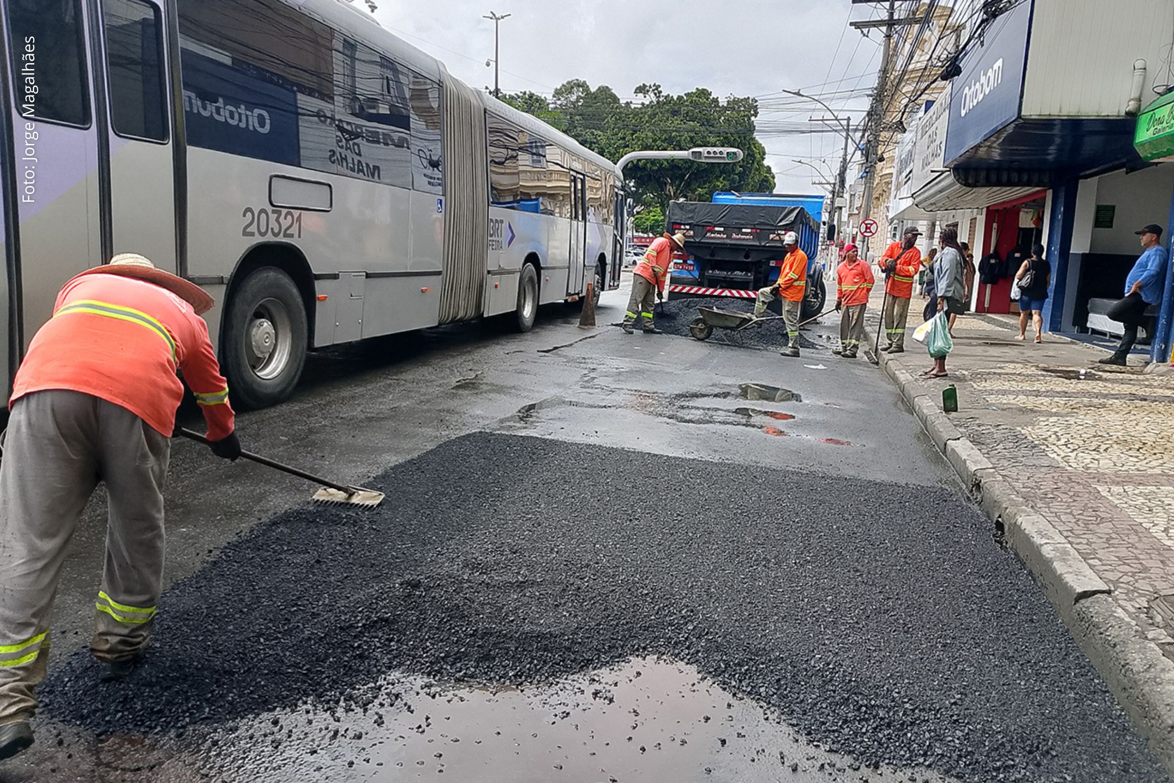 Intervenções na pavimentação buscam melhorar as condições de tráfego para veículos no município.