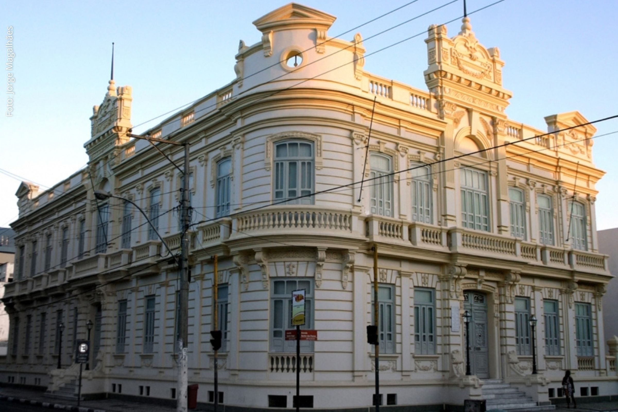 Medida beneficia ativos, inativos e pensionistas e injeta R$ 40 milhões na economia local.