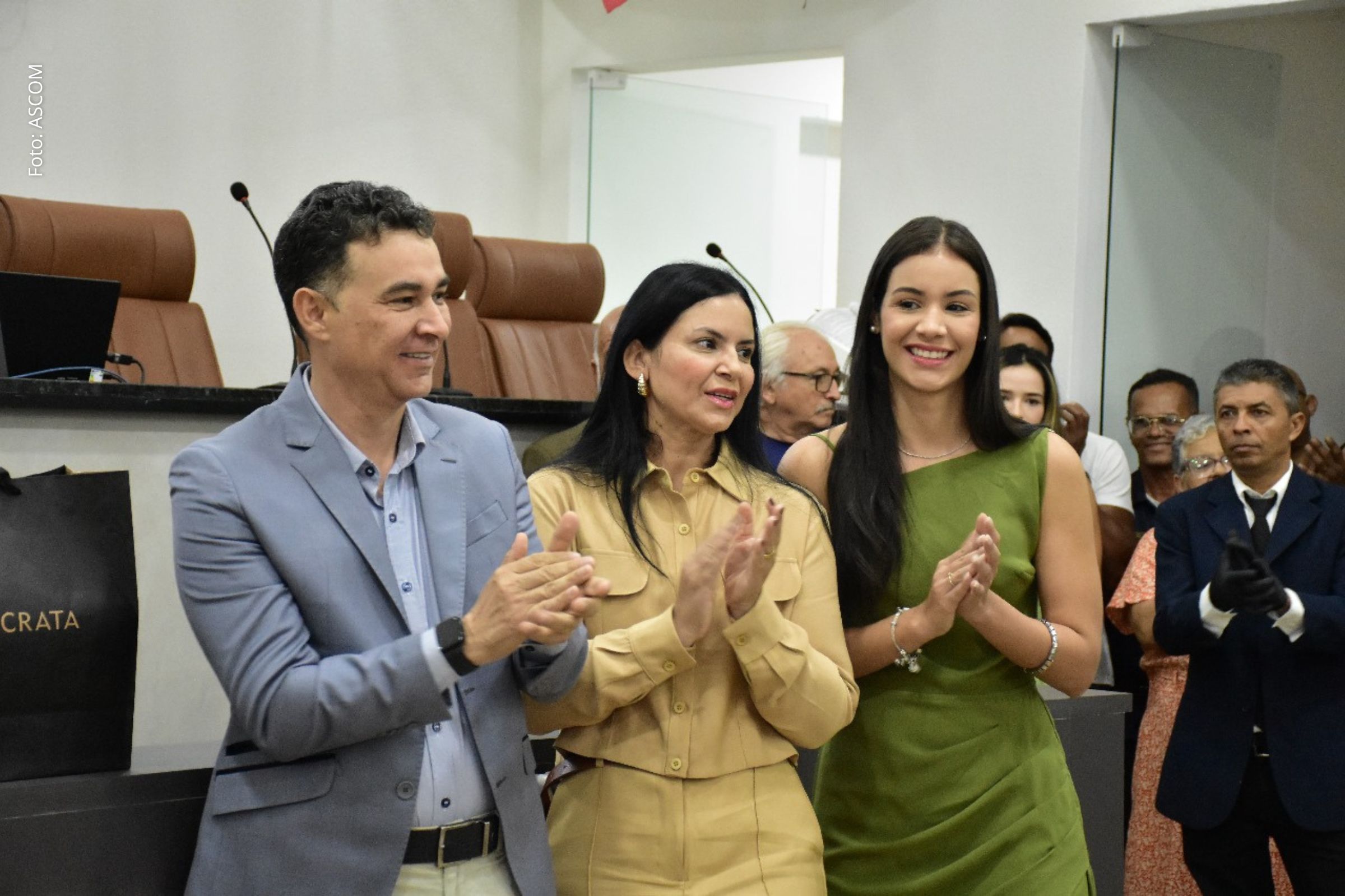 Evento reuniu servidores, vereadores, familiares e autoridades na Câmara Municipal de Feira de Santana.