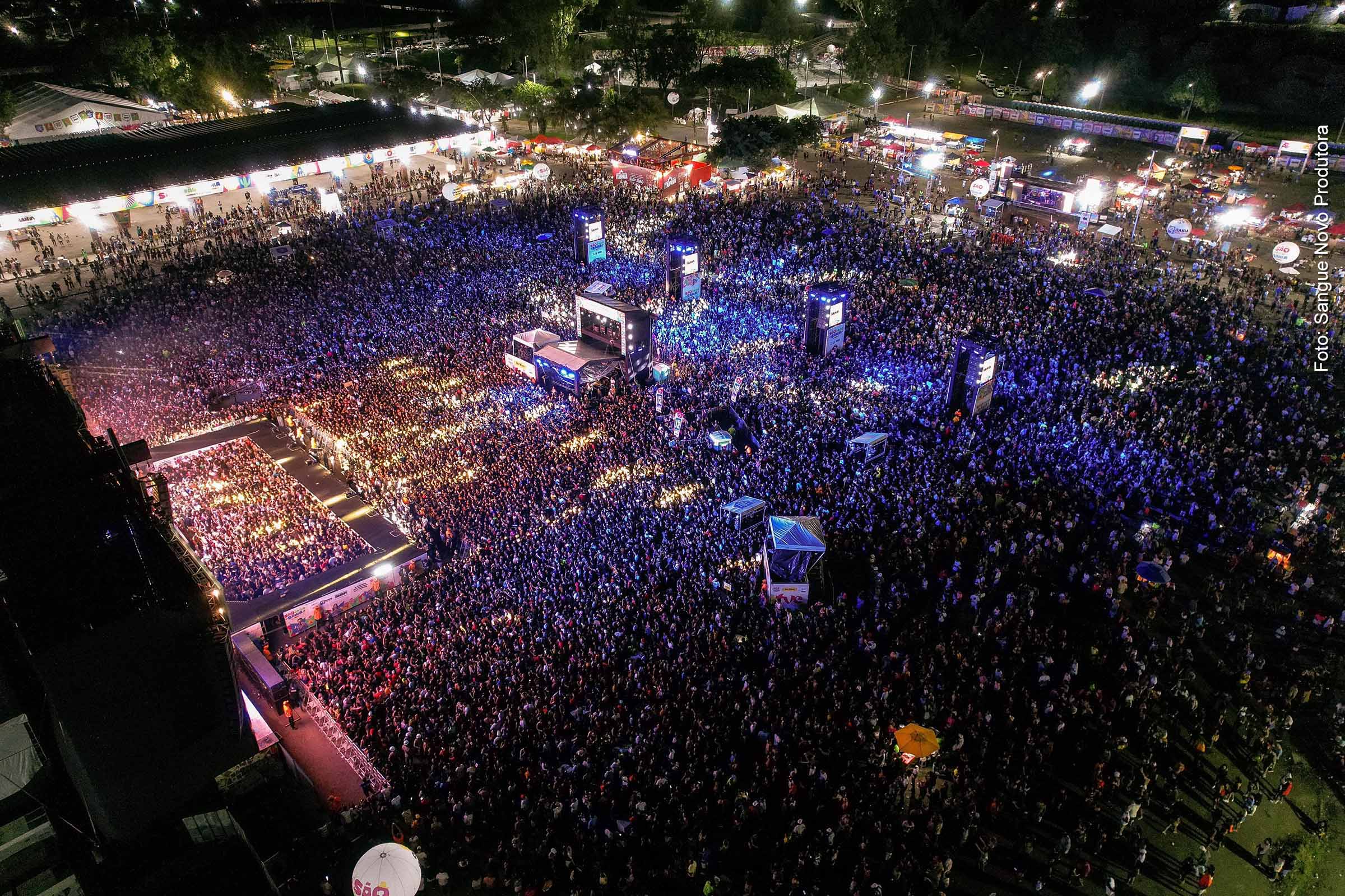 Leonardo, Manu Bahtidão, É O Tchan, Simone Mendes, João Gomes, Bell Marques e outros artistas se apresentam no São João da Bahia no Parque de Exposições, entre os dias 18 e 23 de junho de 2025.