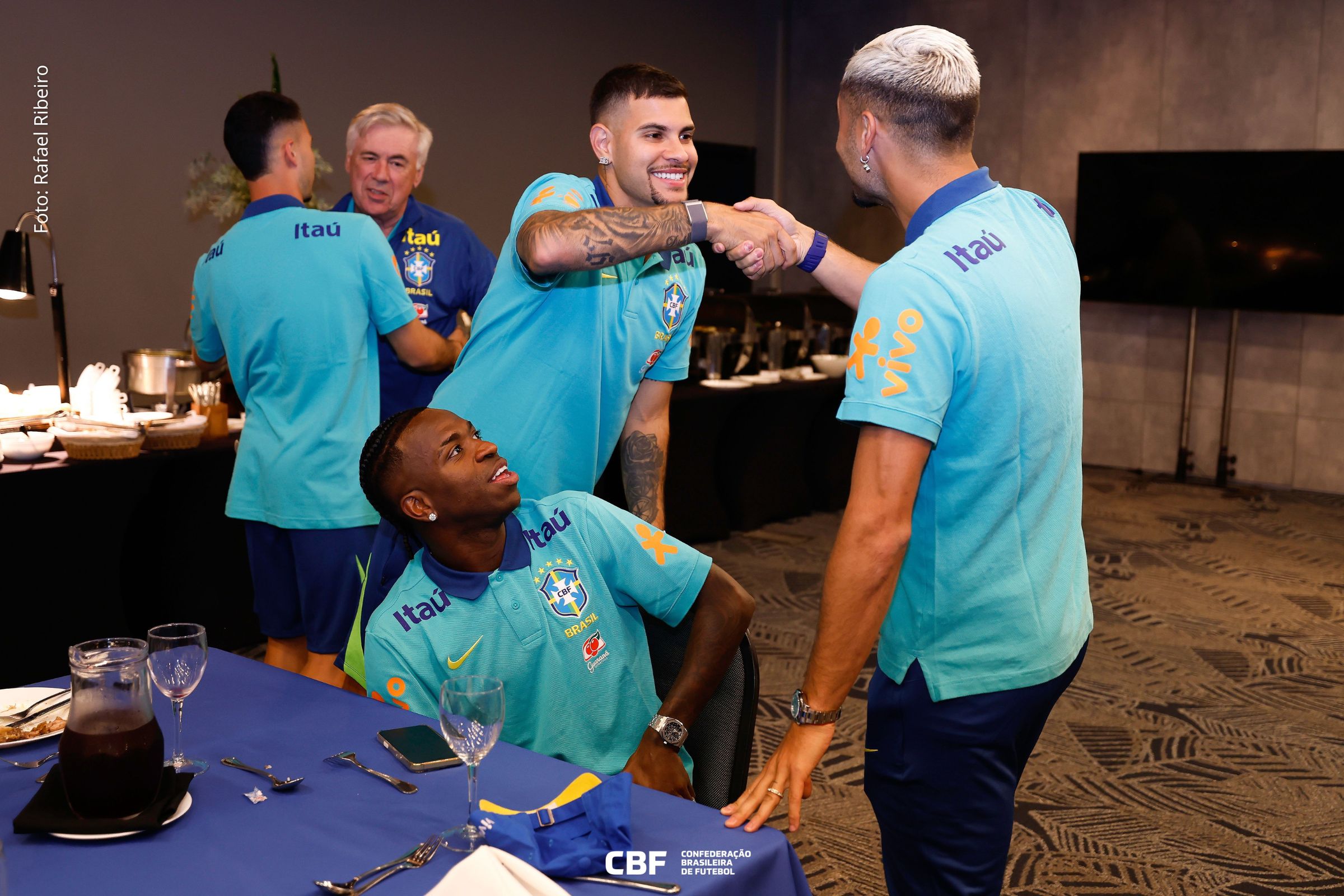 Atletas começam a chegar para os confrontos das Eliminatórias da Copa do Mundo de 2026.