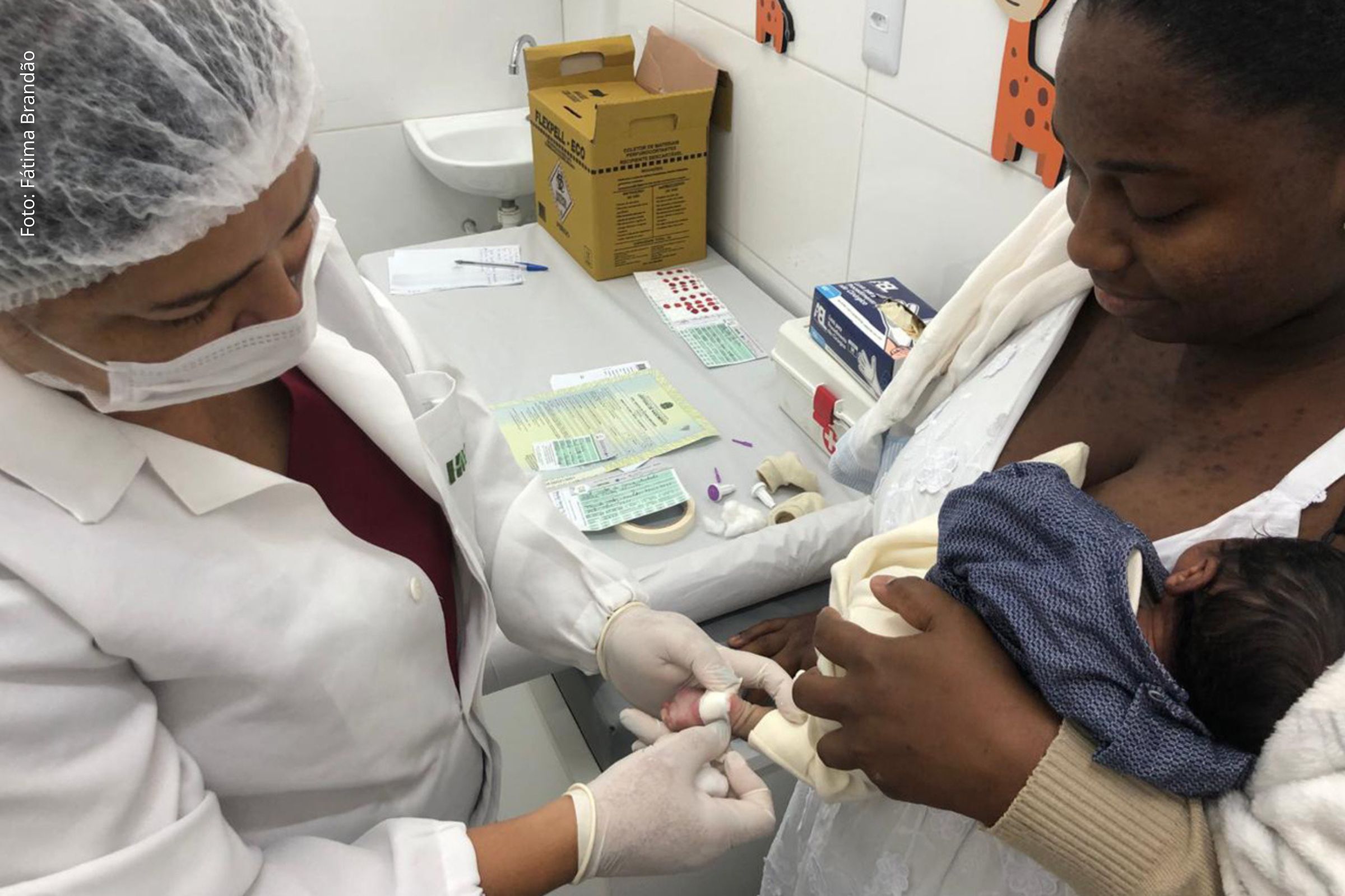 Exame essencial é oferecido gratuitamente pelo SUS para detectar enfermidades genéticas e metabólicas em recém-nascidos.