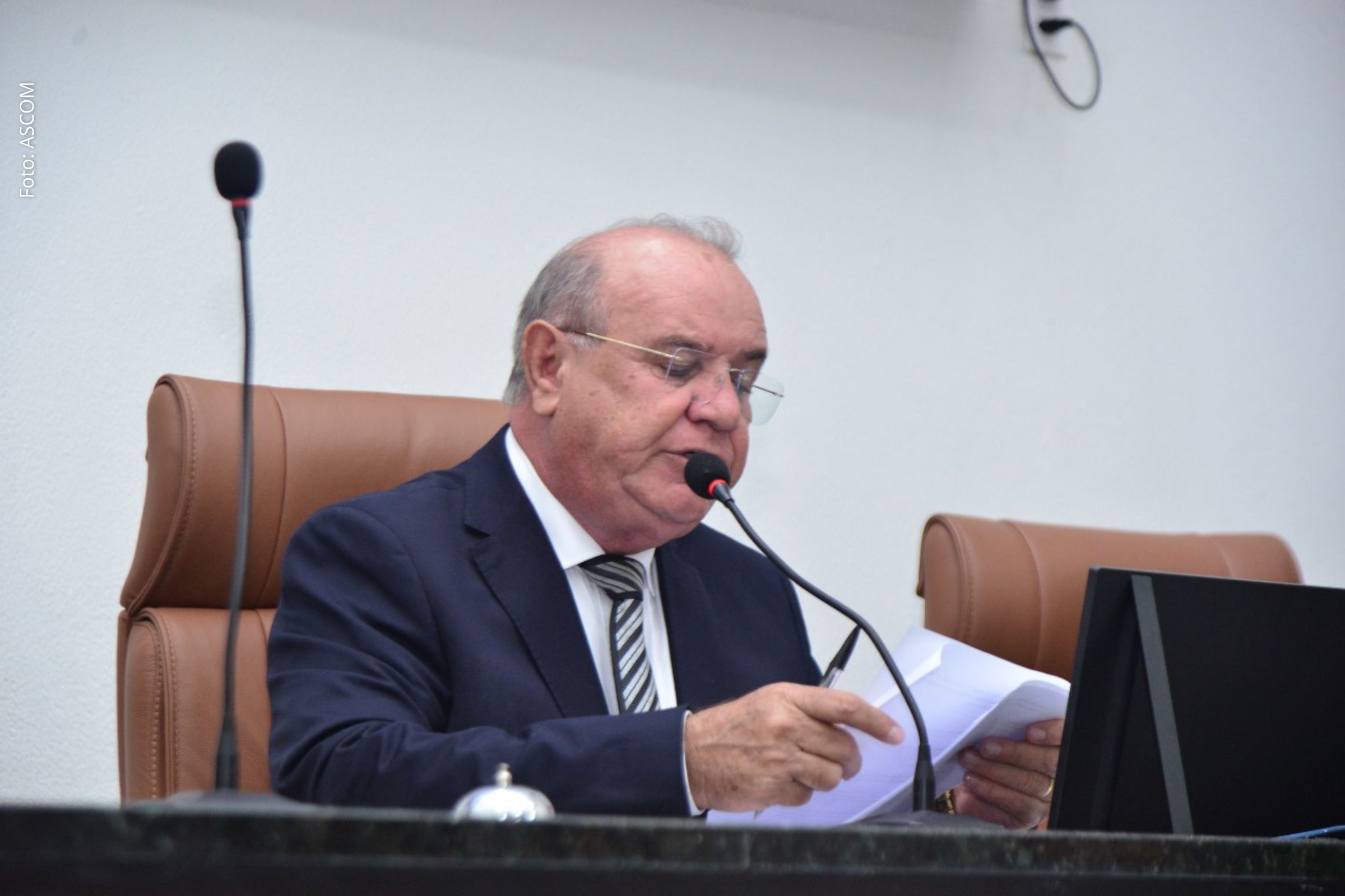 Vereador José Carneiro solicita avaliação técnica e melhorias em infraestrutura urbana em bairros de Feira de Santana.