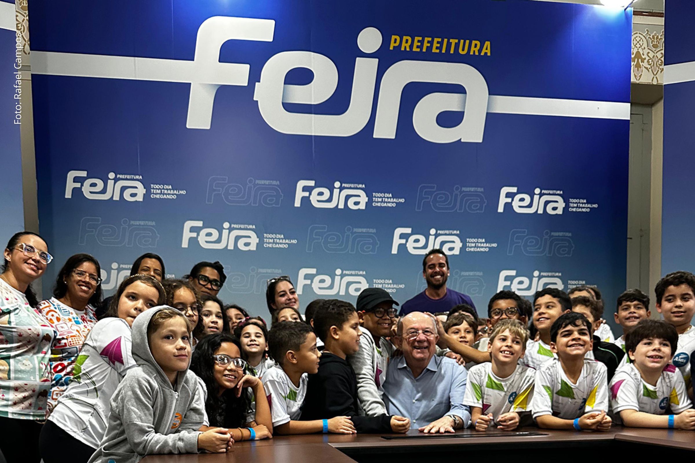 Visita de alunos da Escola Asas de Papel integra projeto educacional que aborda a história e cultura de Feira de Santana.