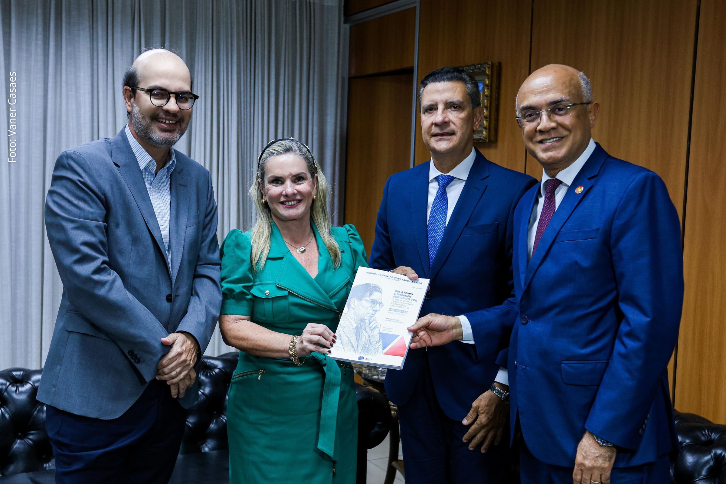 Documento das contas do Executivo presta tributo aos 125 anos de nascimento do educador baiano.