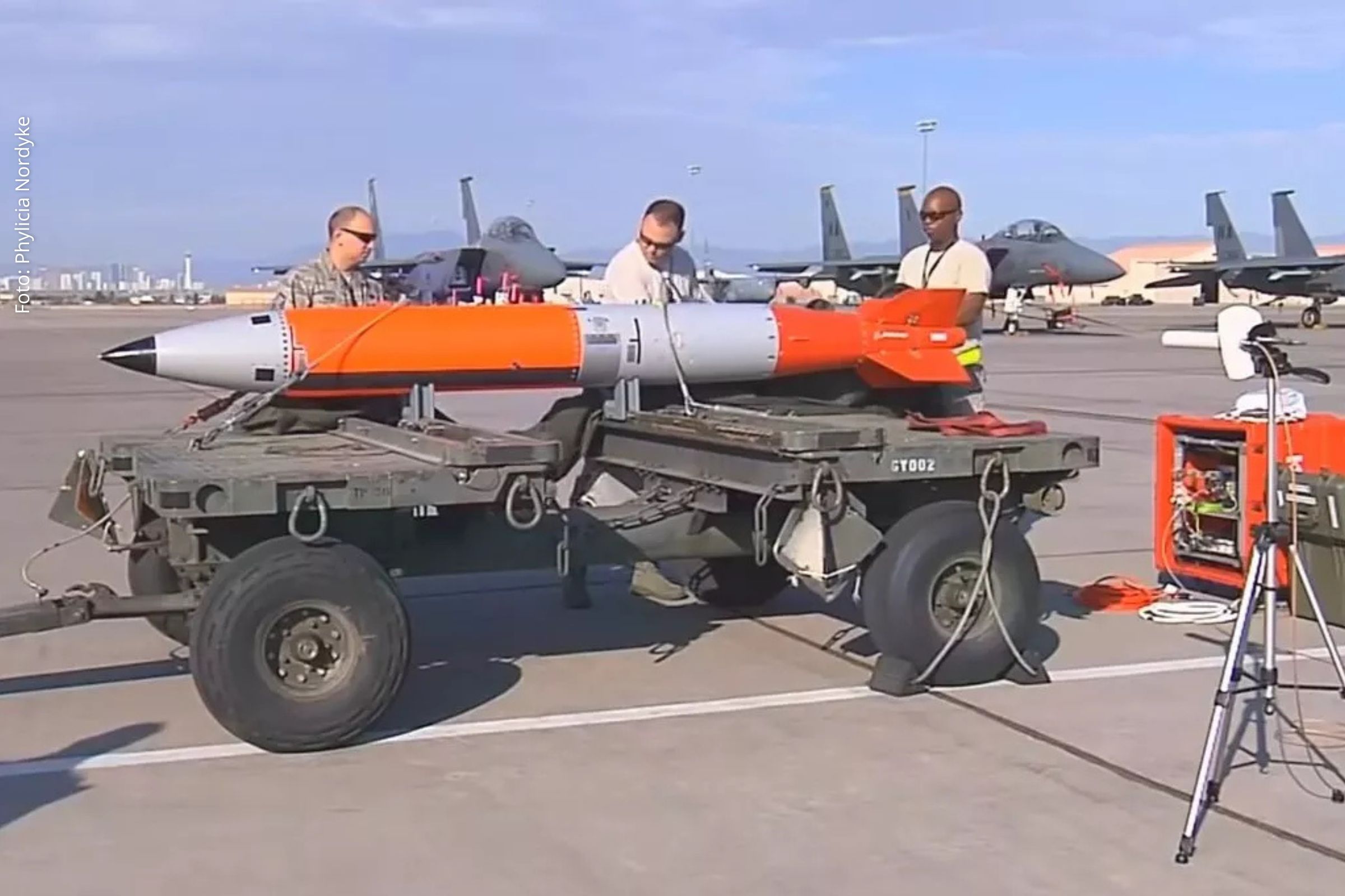 UK Defense Journal aponta retorno das bombas B61-12 à base de Lakenheath como reforço à dissuasão diante de tensões com a Rússia.