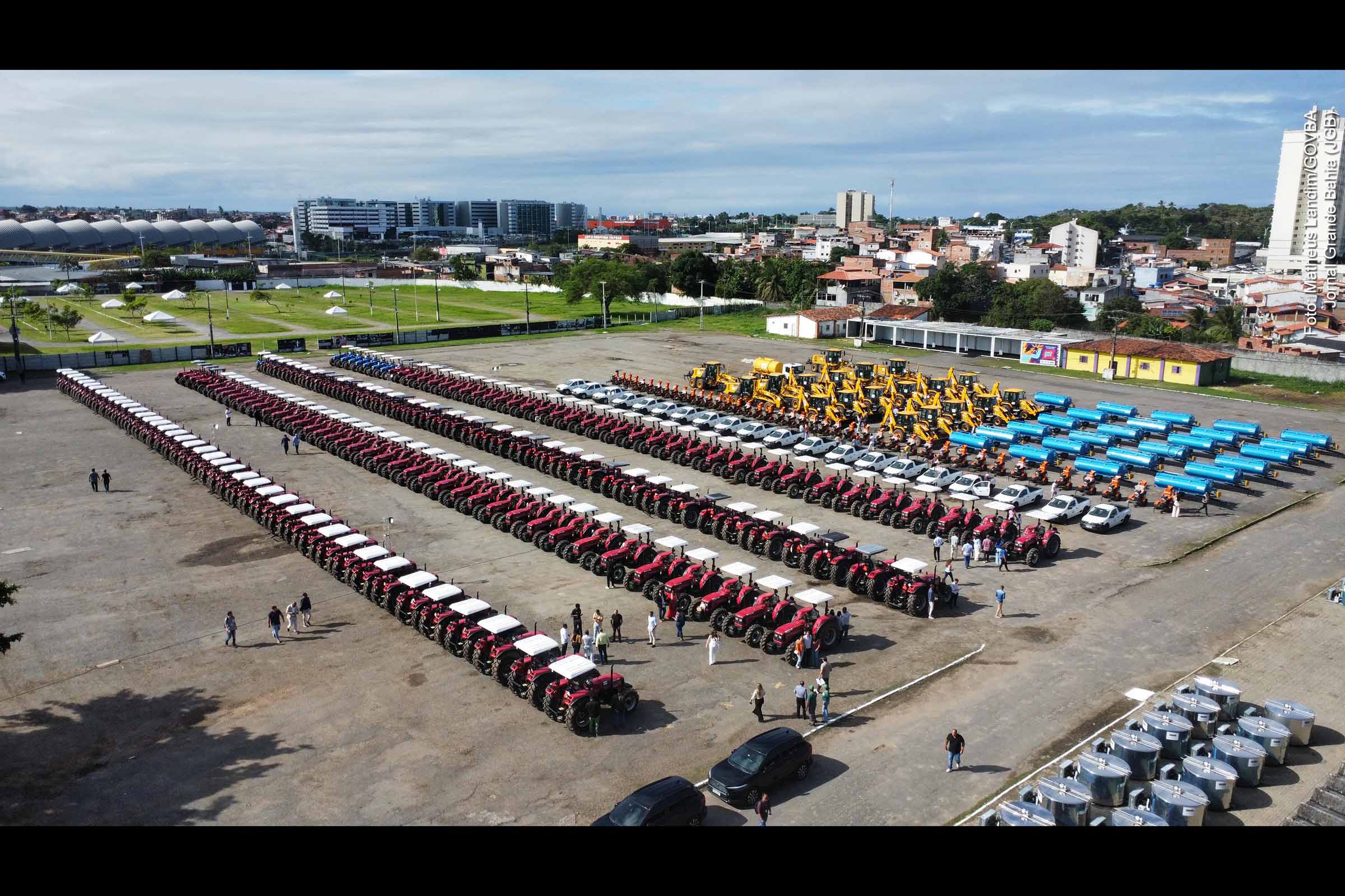 Governo da Bahia entrega mais de 14 mil máquinas e equipamentos para a agricultura familiar