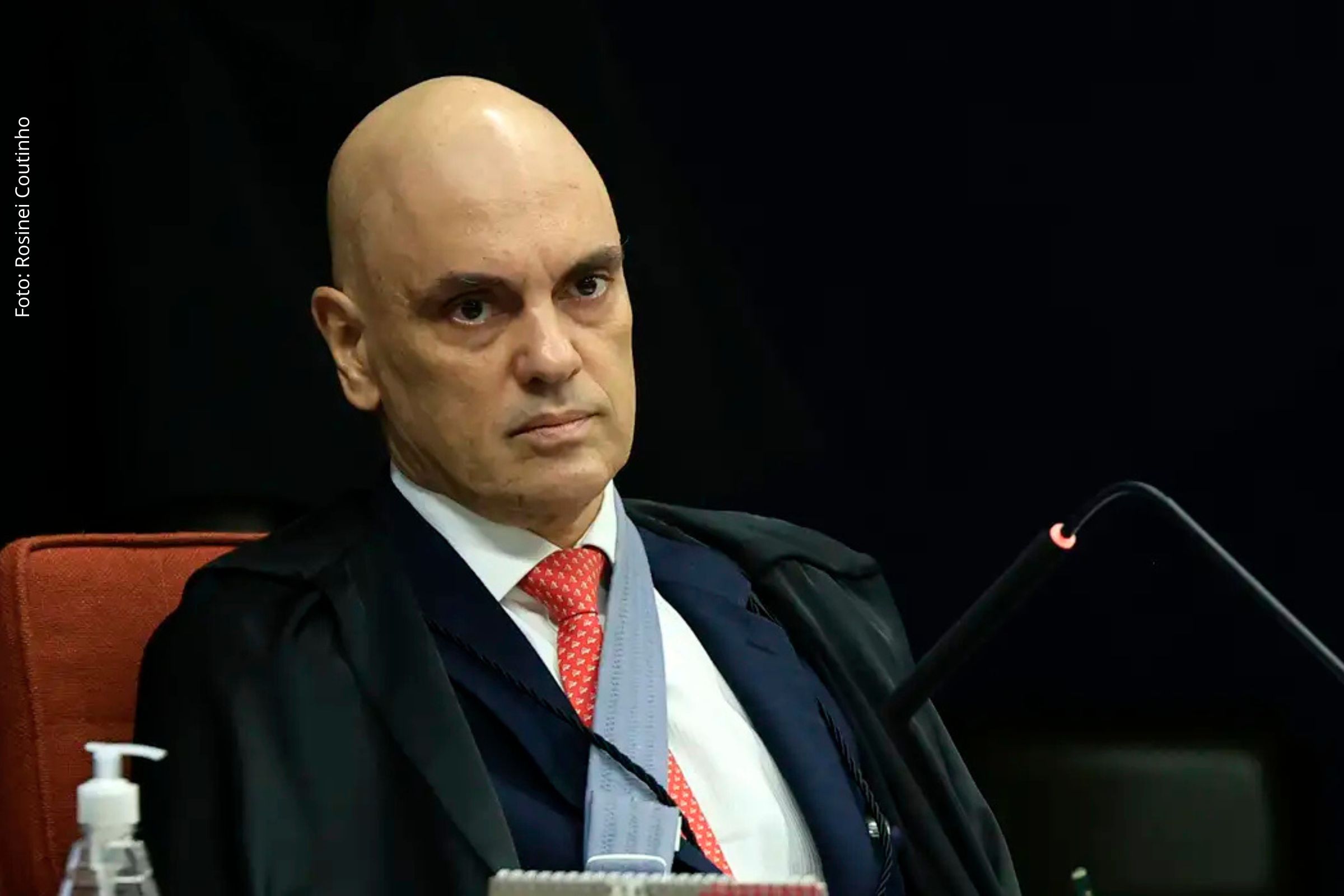 Ministro Alexandre de Moraes ordenou que o tenente-coronel Rafael Martins de Oliveira tirasse a farda para seu interrogatório no STF.