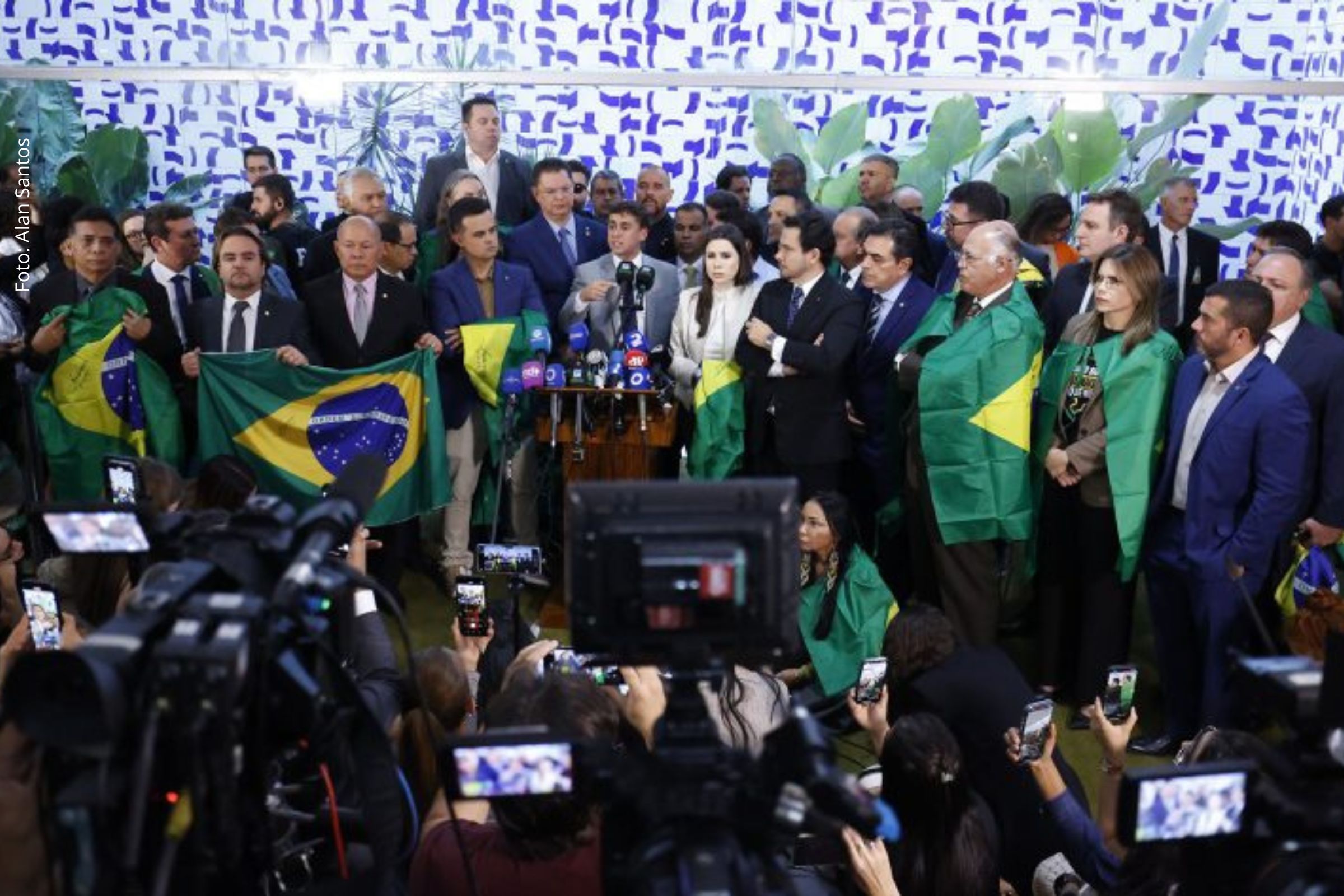 Deputados e senadores de seis partidos anunciam foco na aprovação do projeto que beneficia acusados nos atos de 8 de janeiro de 2023.