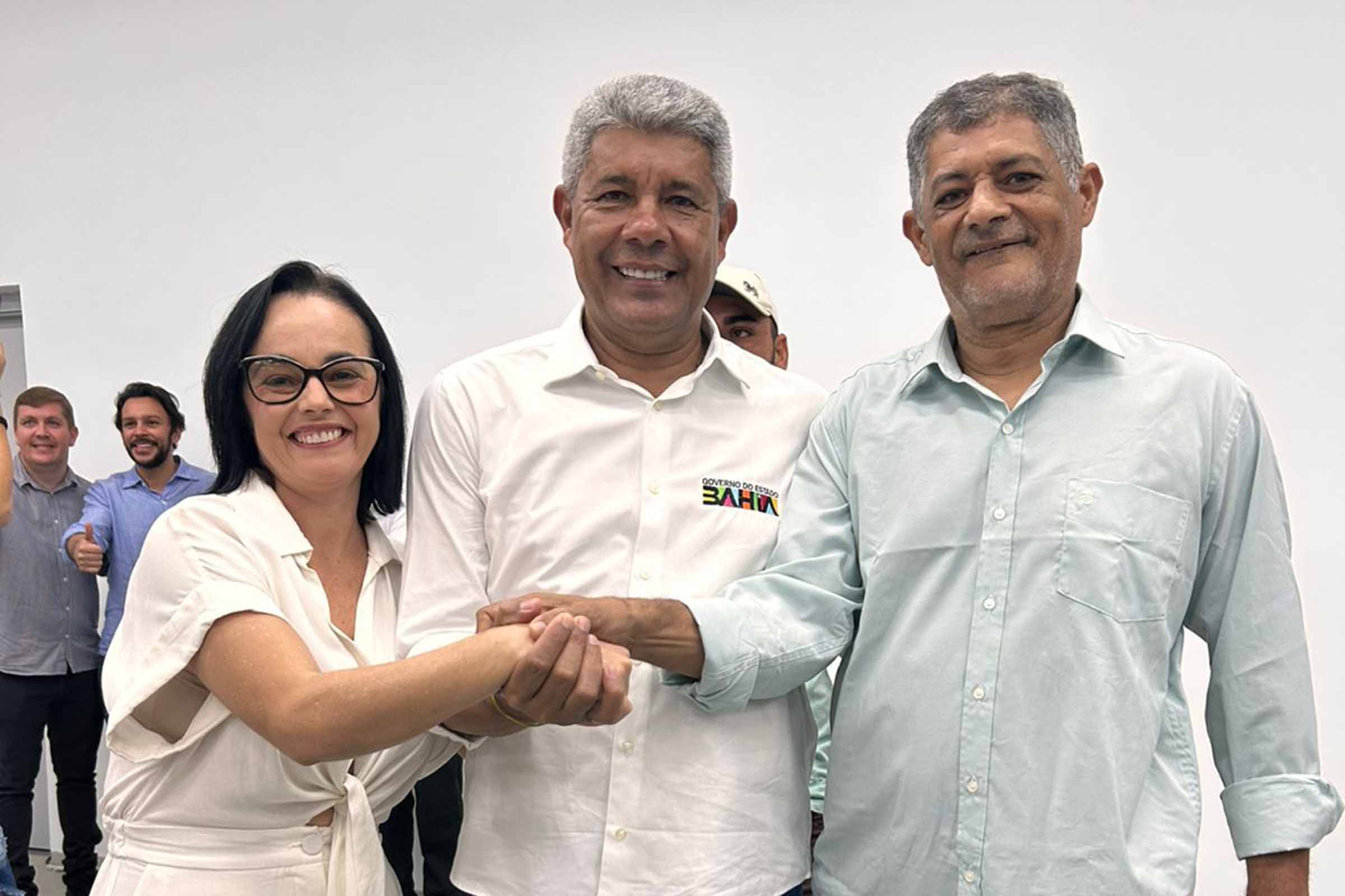 Prefeita de Antas formaliza apoio ao governador Jerônimo Rodrigues em evento regional