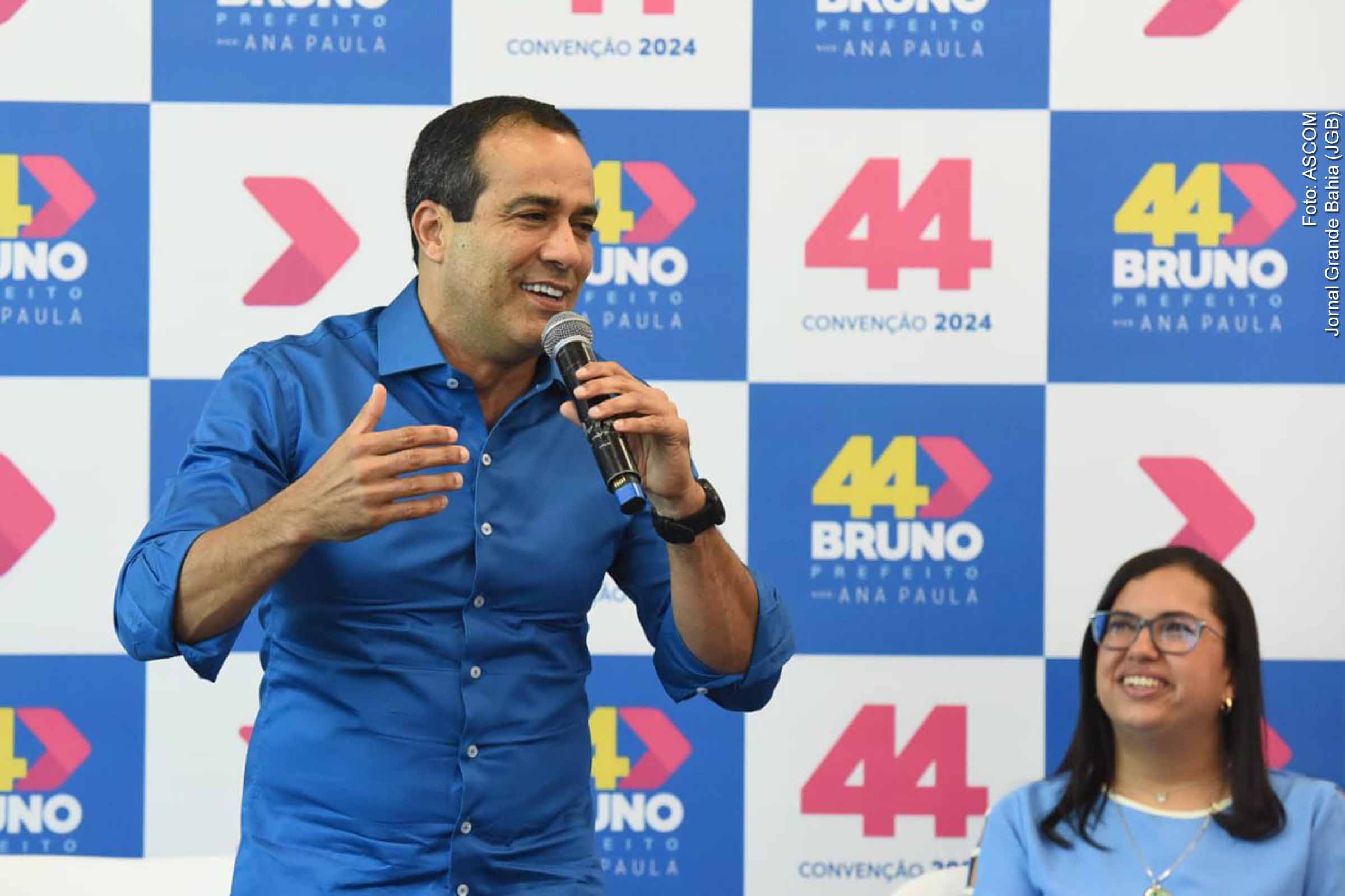 O Tribunal de Contas dos Municípios da Bahia recomendou a aprovação, com ressalvas, das contas da Prefeitura de Salvador relativas ao exercício de 2022, sob responsabilidade do prefeito Bruno Reis. O parecer destaca superávit fiscal, cumprimento dos limites constitucionais em educação e saúde, e regularidade das despesas com pessoal. A ressalva envolve uma pendência na comprovação de dívida com fornecedores. Cabe recurso da decisão.