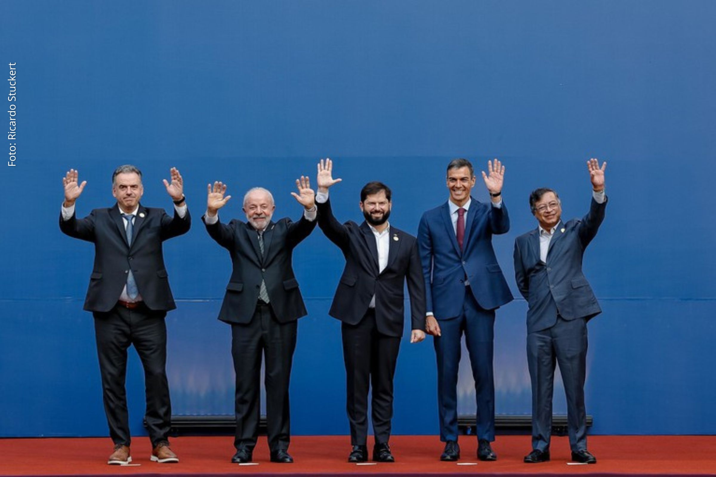 Encontro internacional debateu o fortalecimento da democracia e gerou declaração conjunta com compromissos multilaterais.