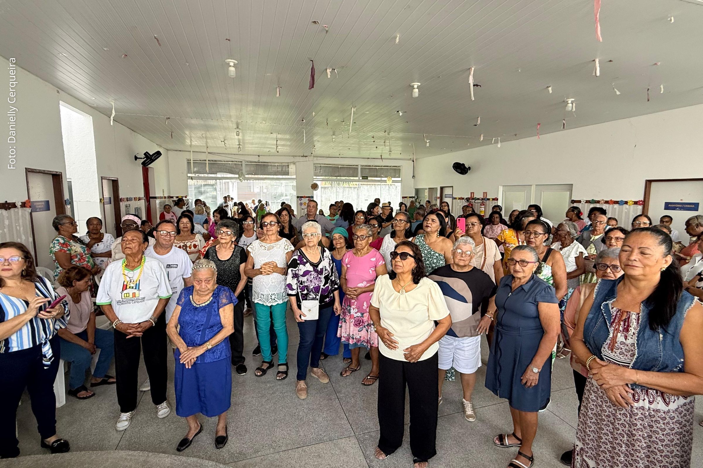 Atividade marcou o Dia dos Avós com música e integração.