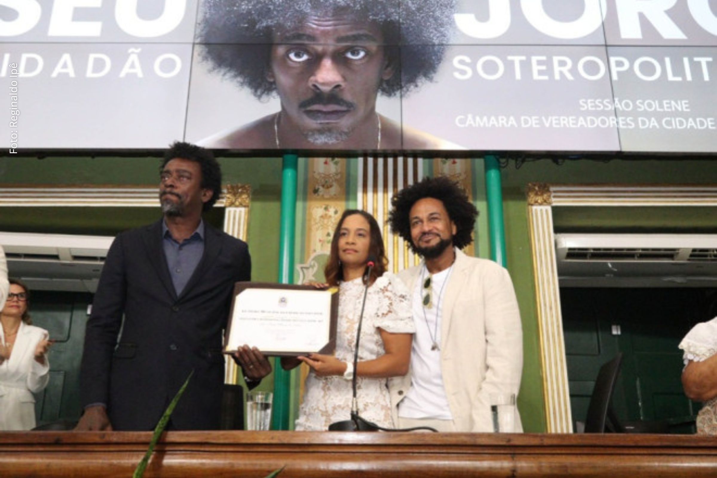 Homenagem ocorreu na manhã de sexta-feira (25/07/2025) e destacou a conexão do artista com a cultura afro-brasileira e a capital baiana.