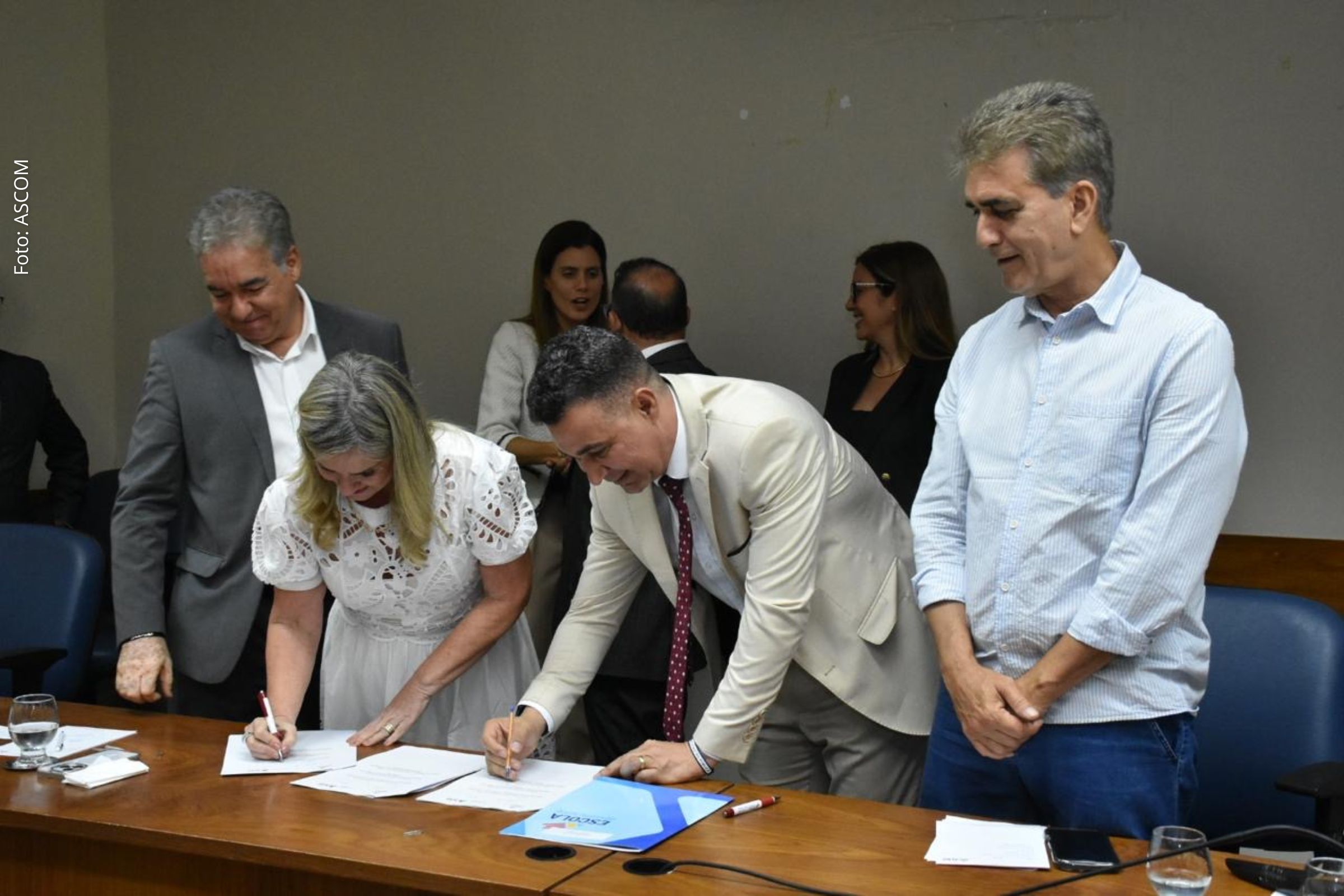 Termo de cooperação técnica e pedagógica visa qualificação de vereadores, servidores e assessores municipais.