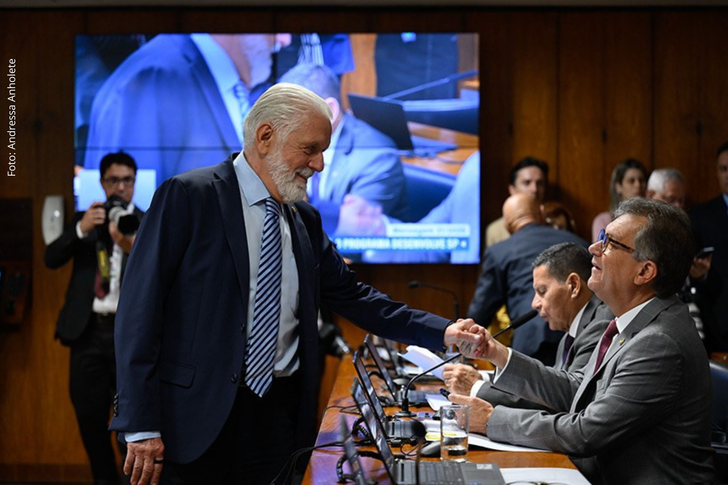 Projeto aprovado na Comissão de Assuntos Econômicos visa manter benefício a trabalhadores com renda de até R$ 3.036.