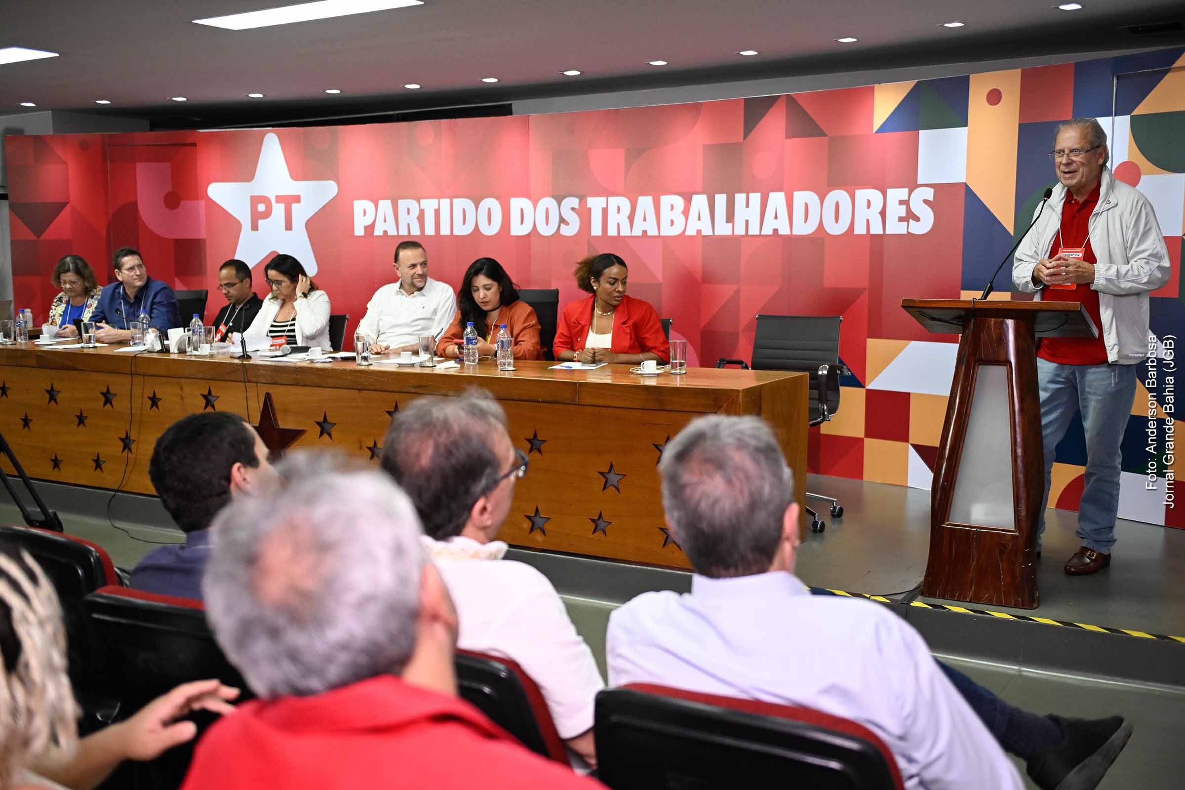 PT aprova resolução política com foco em soberania, reforma tributária e resistência a Trump; Lula aposta em frente ampla e diálogo com Centrão para 2026