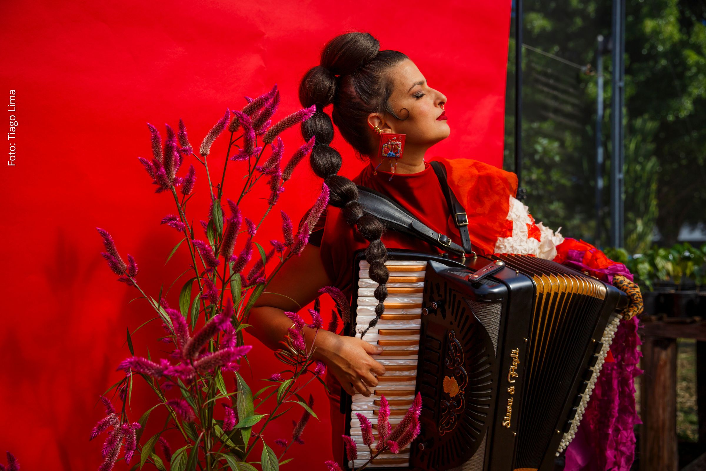 Faixa antecipa o terceiro álbum da artista e conecta Bahia, Senegal e Costa do Marfim.