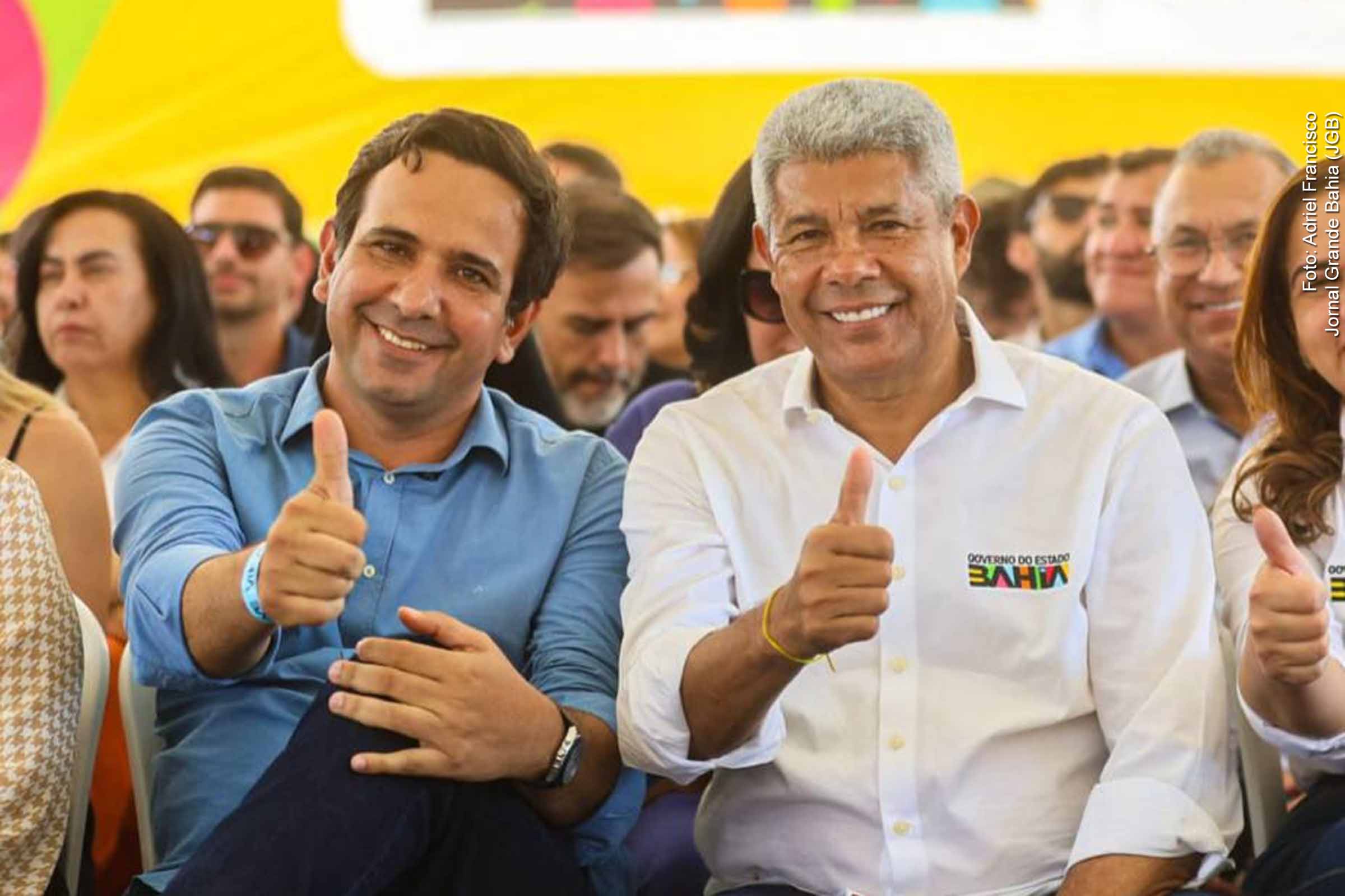 Na inauguração do Núcleo Especial de Atendimento à Mulher em Santa Maria da Vitória, o prefeito Tonho de Zé de Agdônio (União Brasil) reafirmou o apoio ao governador Jerônimo Rodrigues (PT) e contestou as críticas de ACM Neto, que acusou prefeitos de cooptação. O gesto evidencia divergências internas no União Brasil, em que lideranças municipais priorizam alianças com o governo estadual, revelando fragilidade na estratégia oposicionista do partido.