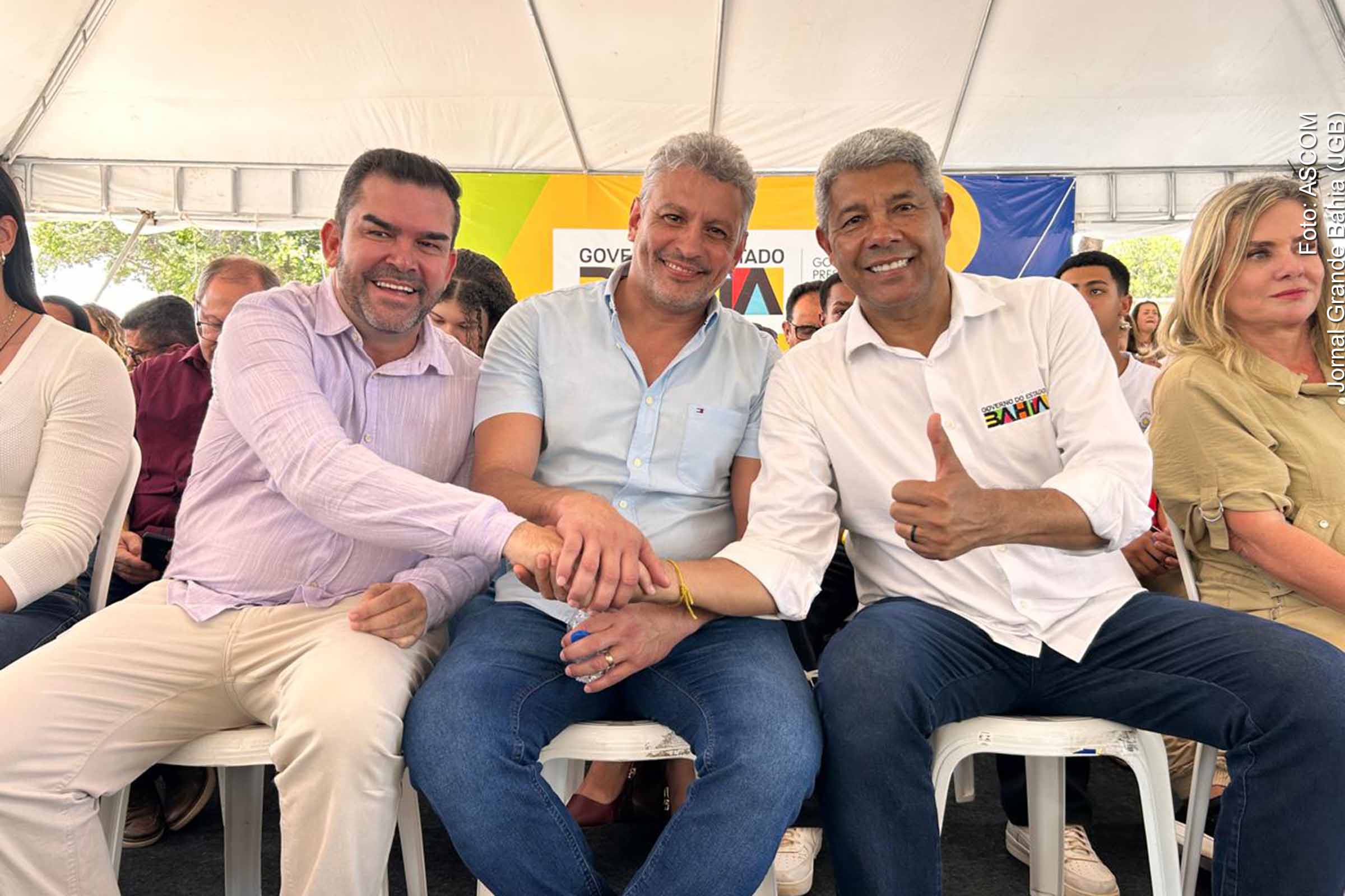 Prefeito rompe com antigos aliados e reforça base do governador.
