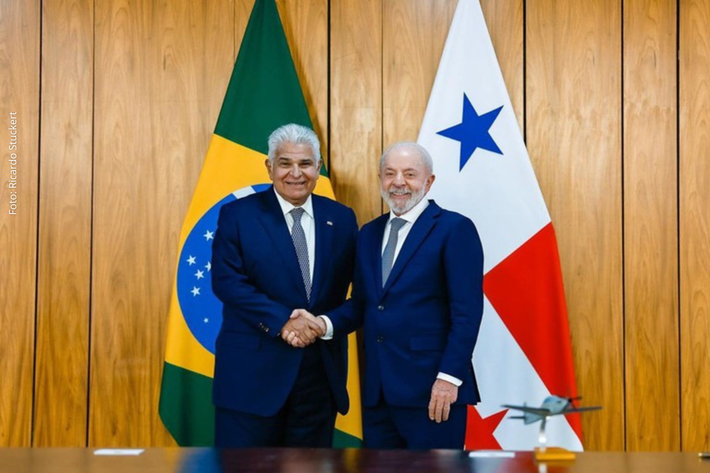 Presidentes discutem cooperação bilateral, meio ambiente e comércio durante encontro oficial.